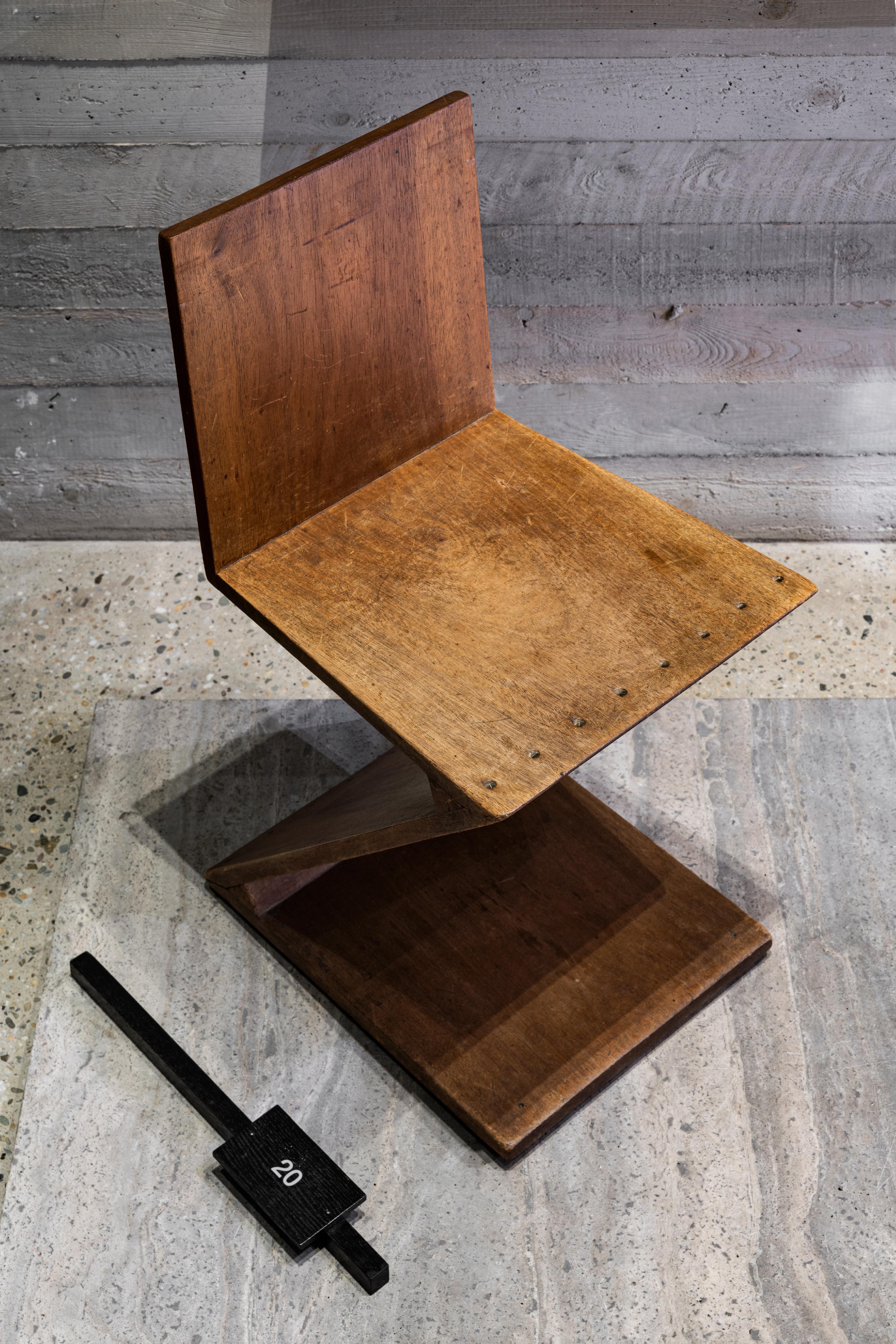 Zig-Zag Chair by G. Rietveld 8