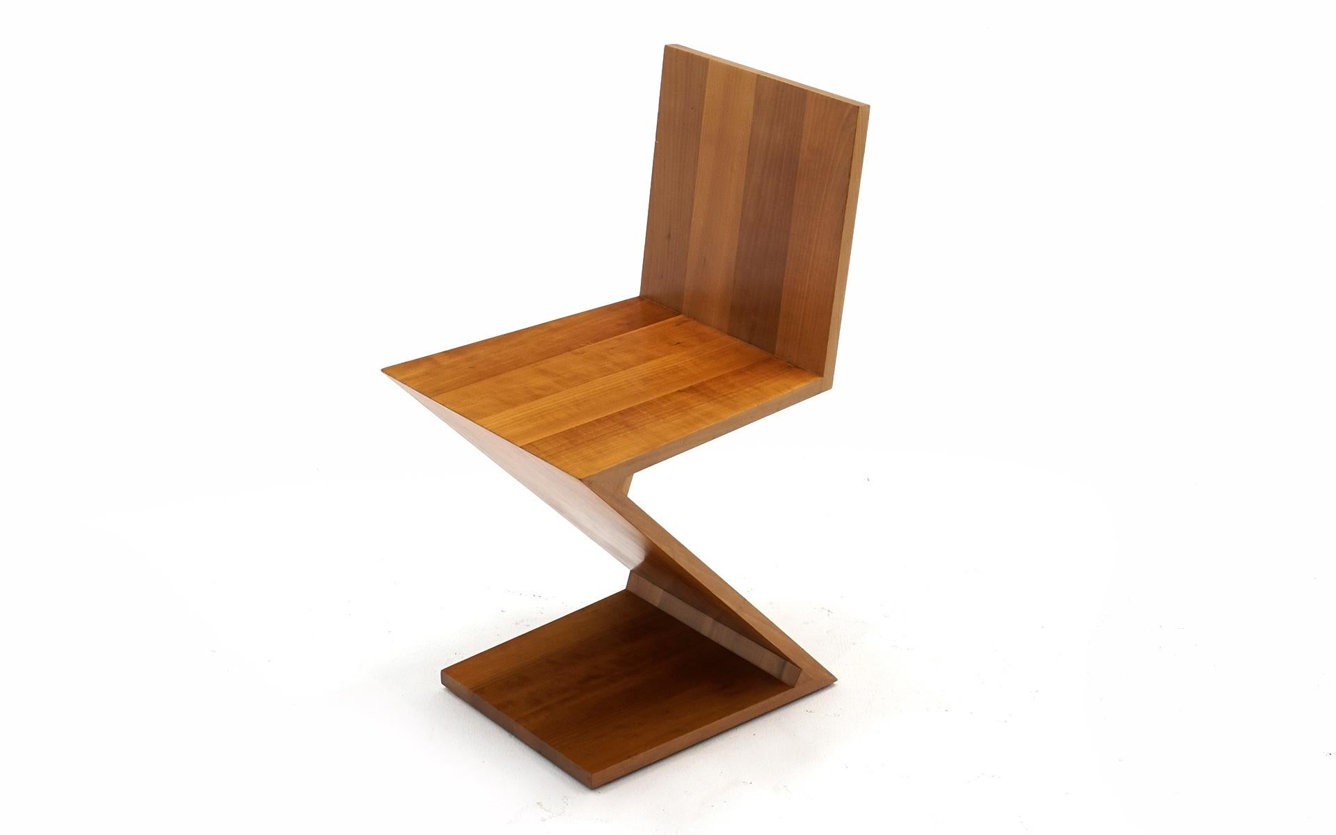 ZigZag chair or Z chair designed by Gerrit Rietveld and manufactured by Cassina, Italy. Originally designed in 1934, this is the licensed Cassina production. Expertly crafted of four wood boards end to end with beautiful dovetail joints. This