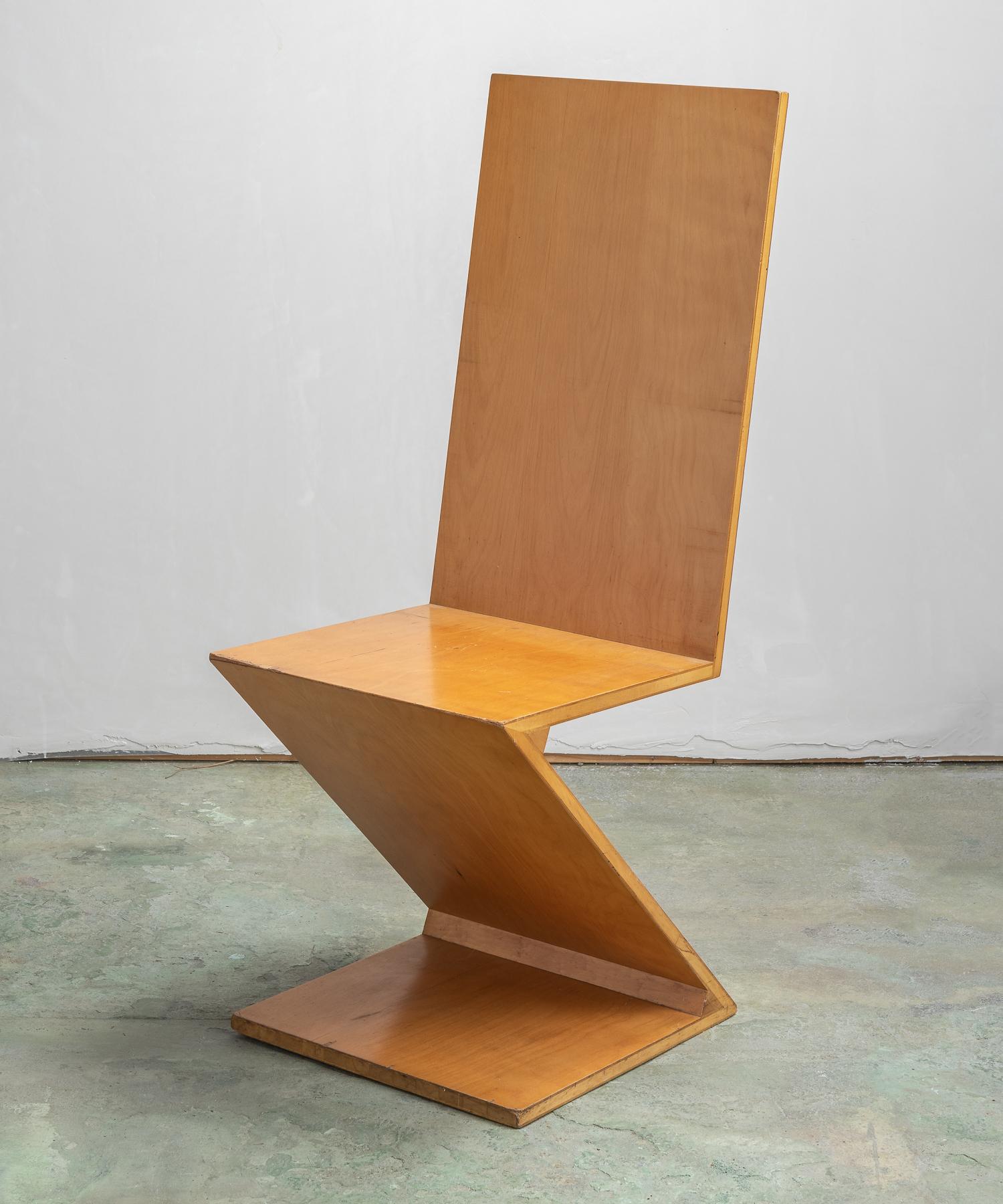 Zig Zag Chair by Gerrit Rietveld In Good Condition In Culver City, CA