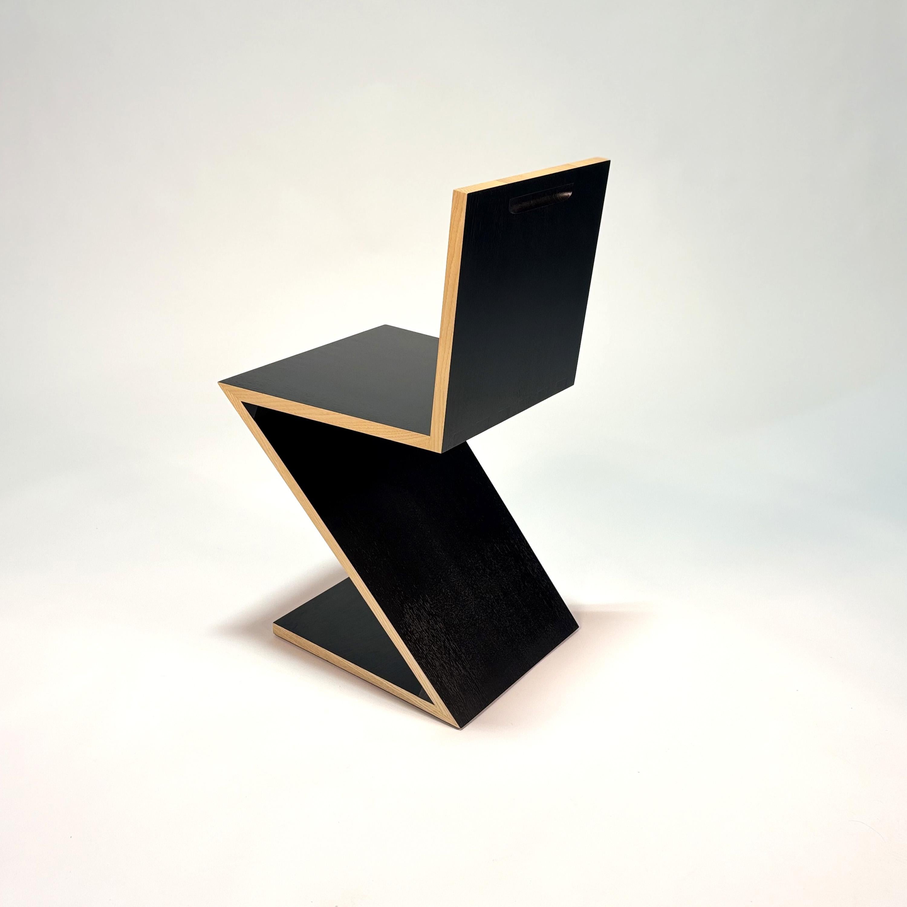 Metà XX secolo Zig Zag Chair by Gerrit Thomas Rietveld in vendita