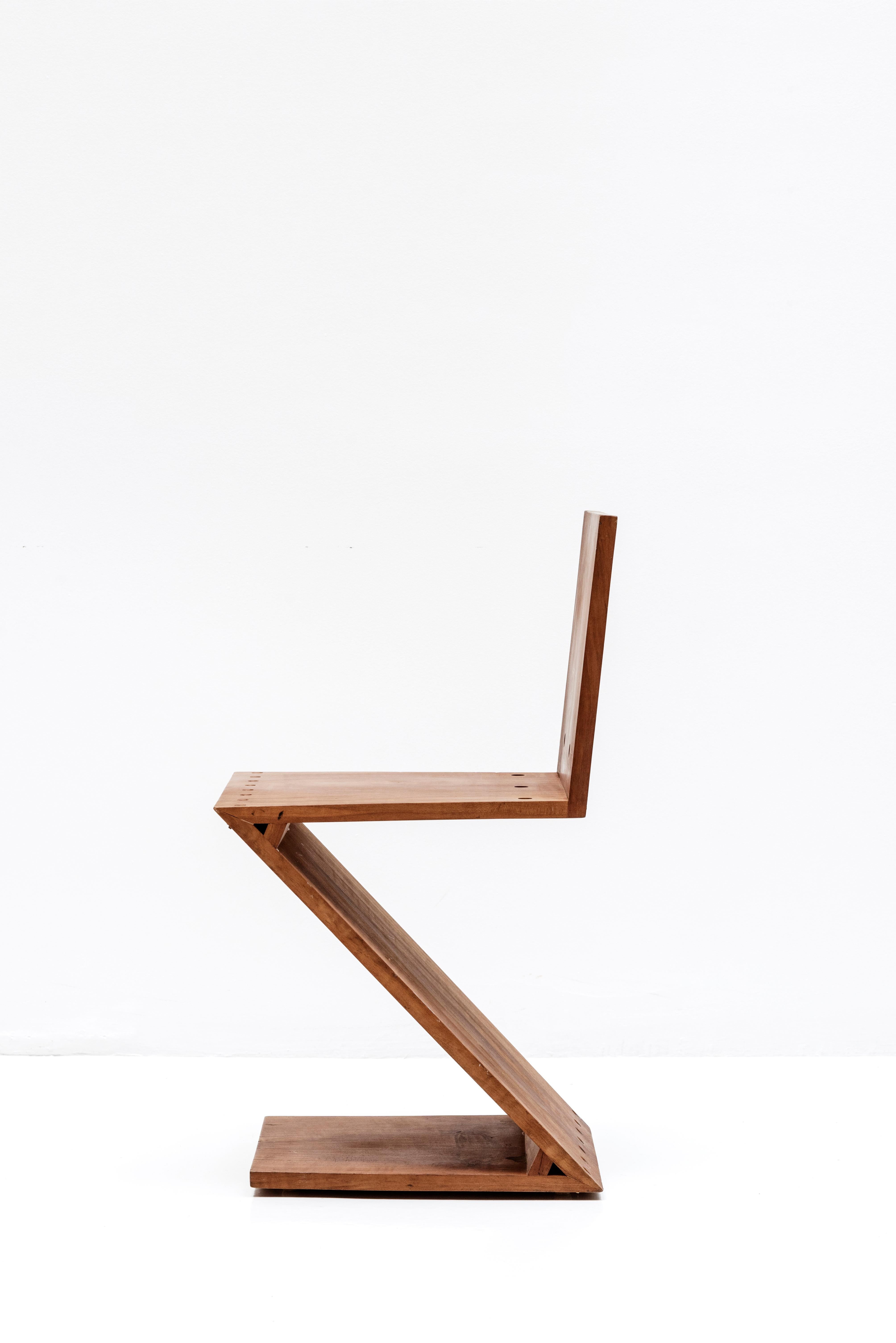 Zick-Zack-Stuhl entworfen von Gerrit Rietveld, Ulme, ca. 1960 Niederlande, Europa (Moderne der Mitte des Jahrhunderts) im Angebot
