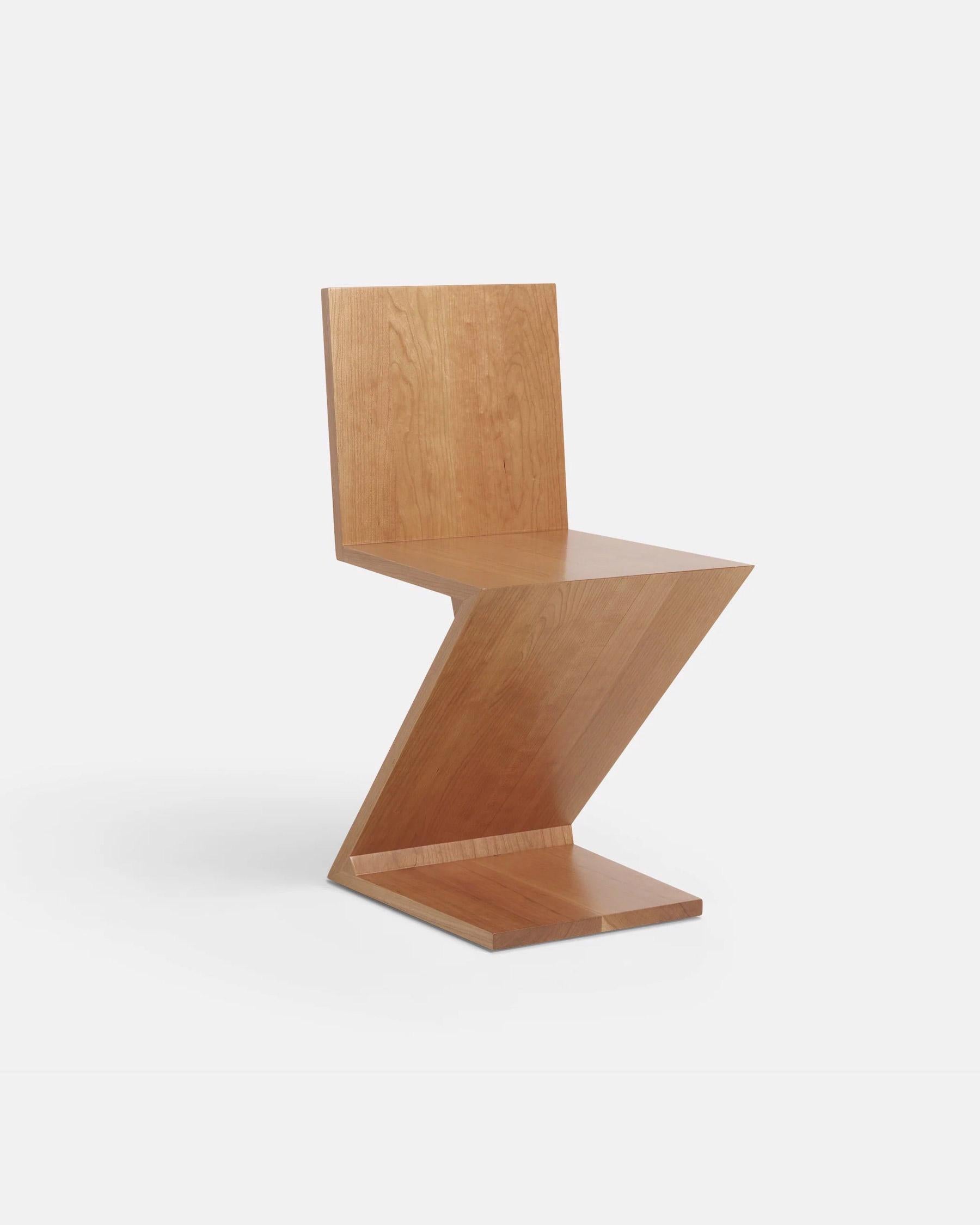 De Stijl ZIG ZAG Chair / Gerrit Rietveld (NL) / Urban Architecture Masterworks Collection For Sale