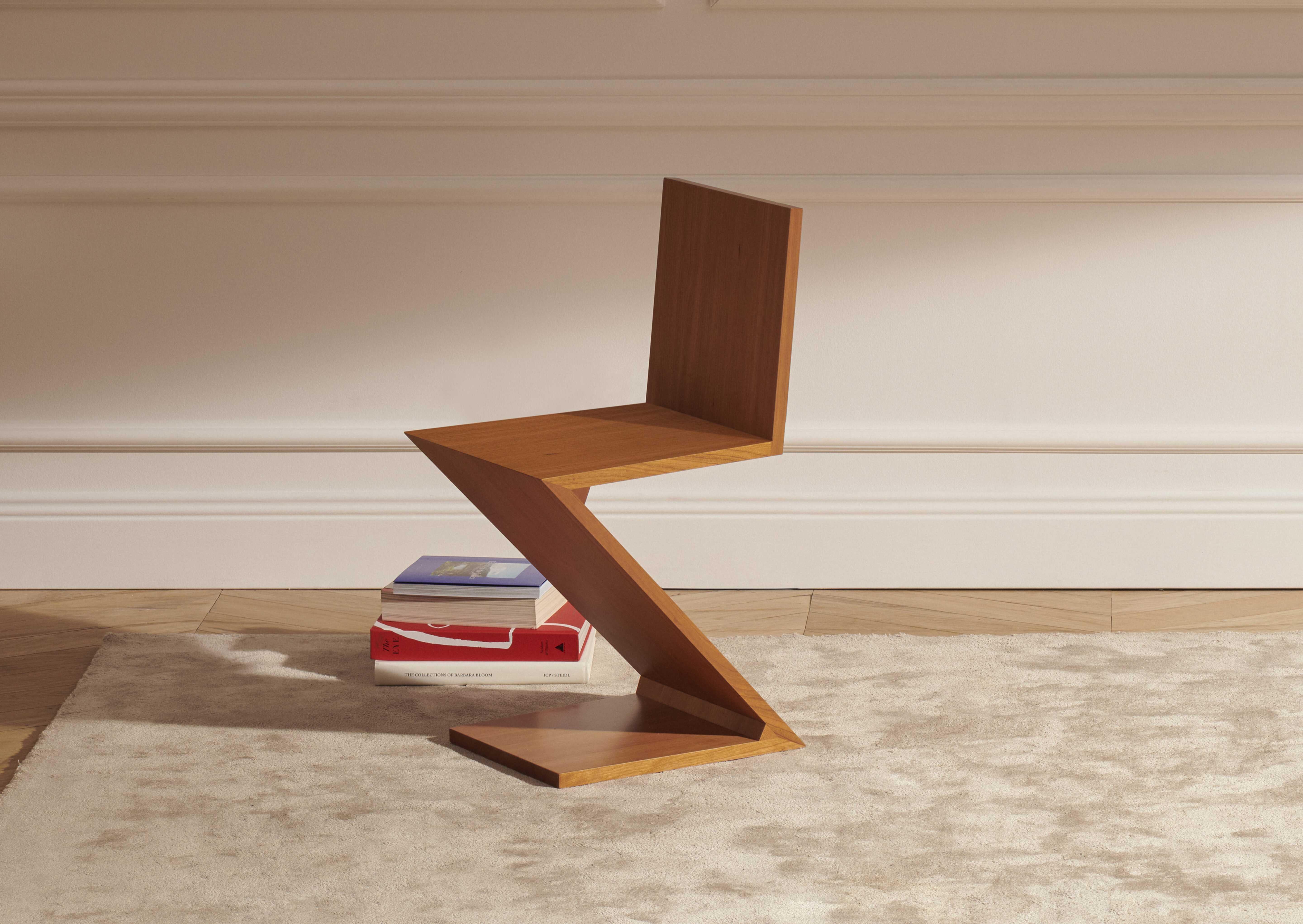 Italian ZIG ZAG Chair / Gerrit Rietveld (NL) / Urban Architecture Masterworks Collection For Sale