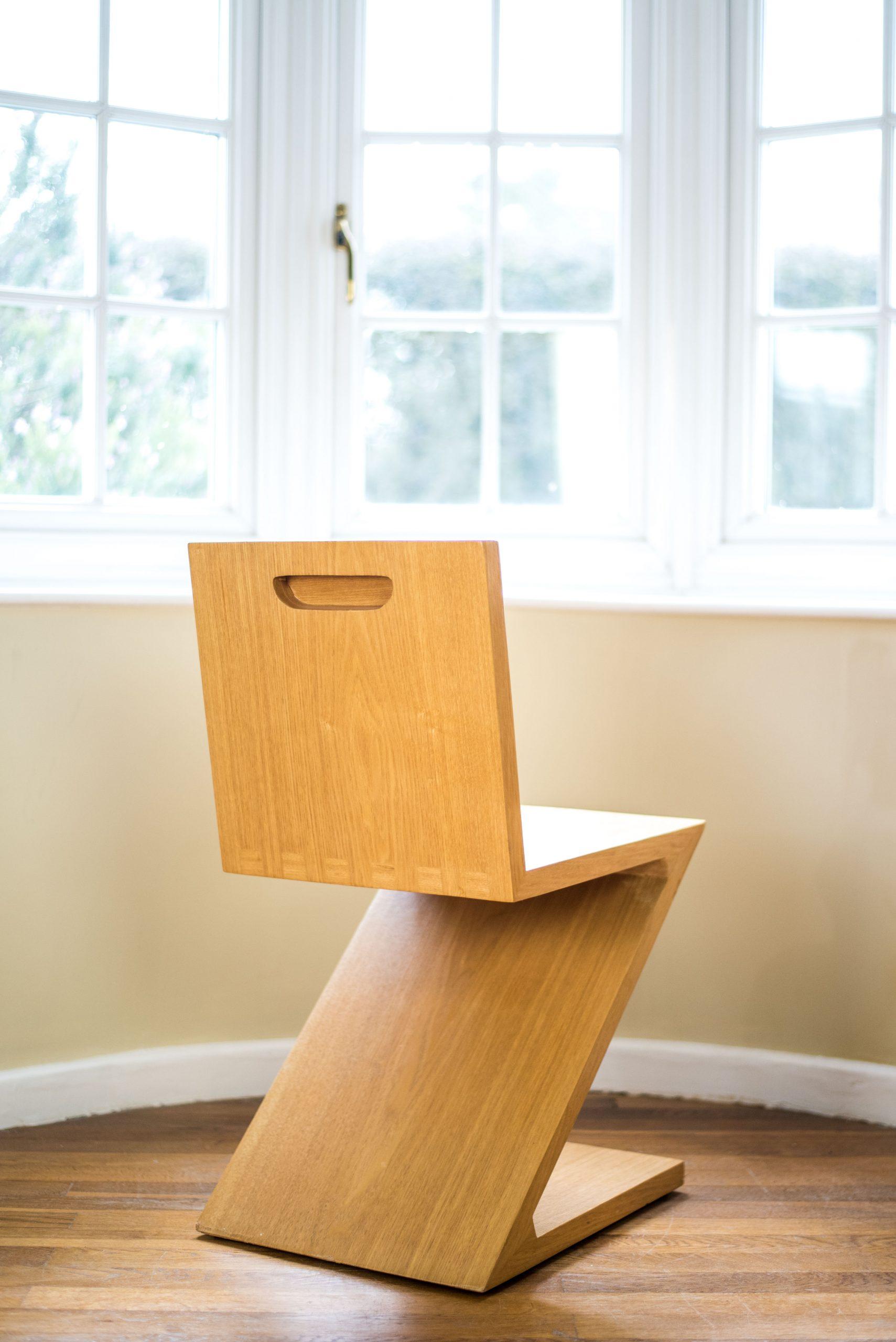 Mid-20th Century ZIG ZAG Chair / Gerrit Rietveld (NL) / Urban Architecture Masterworks Collection For Sale