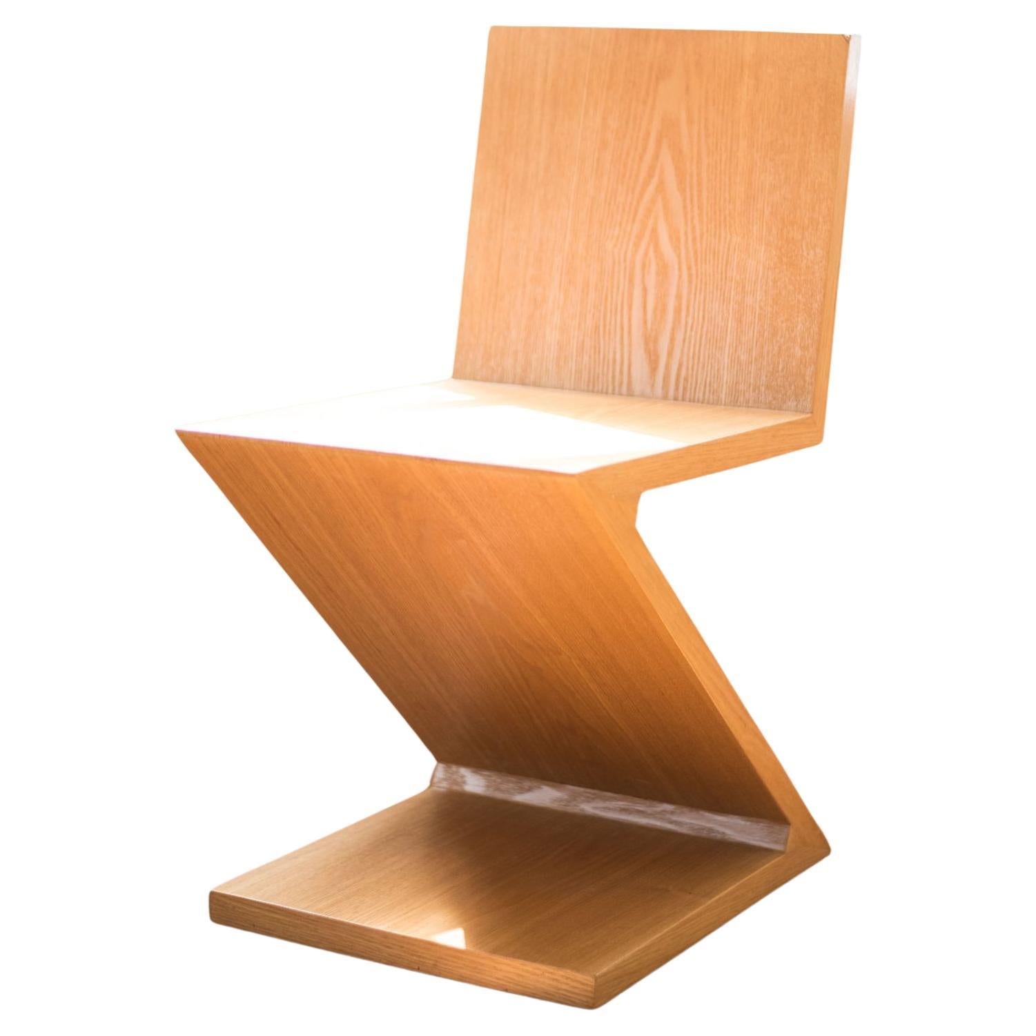 ZIG ZAG Chair / Gerrit Rietveld (NL) / Urban Architecture Masterworks Collection For Sale