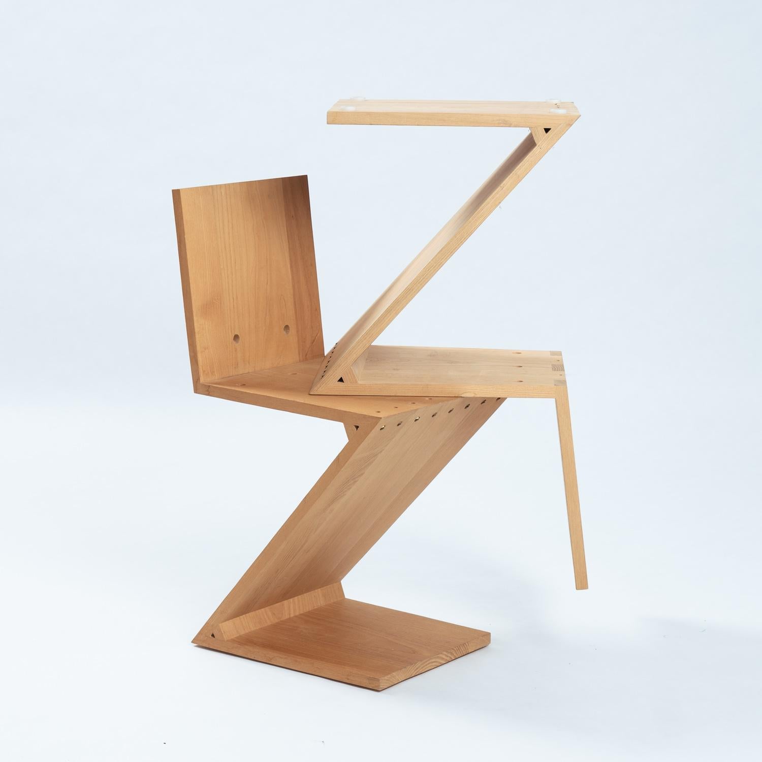 Chaise Zig zag au design de Gerrit Rietveld, années 1980 en vente 5