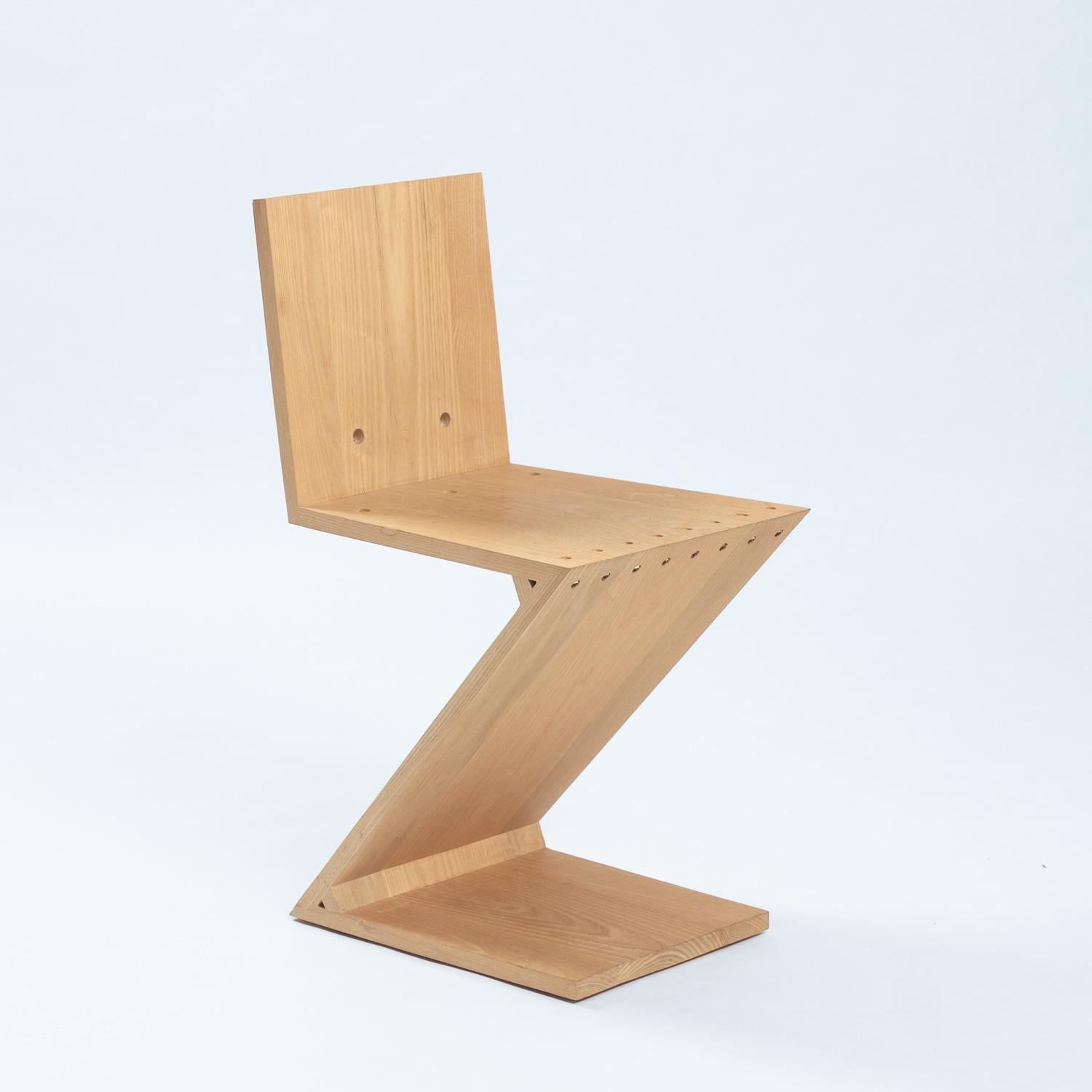 Chaise Zig zag au design de Gerrit Rietveld, années 1980 en vente 1