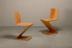 Zig Zag Stühle aus massivem Kiefernholz im Stil von Gerrit Rietveld