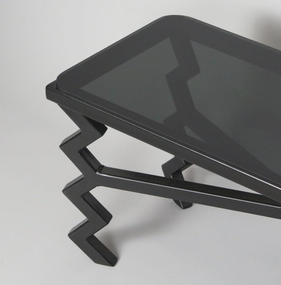 Acier Table basse 'Zig Zag' avec plateau en verre noir en vente