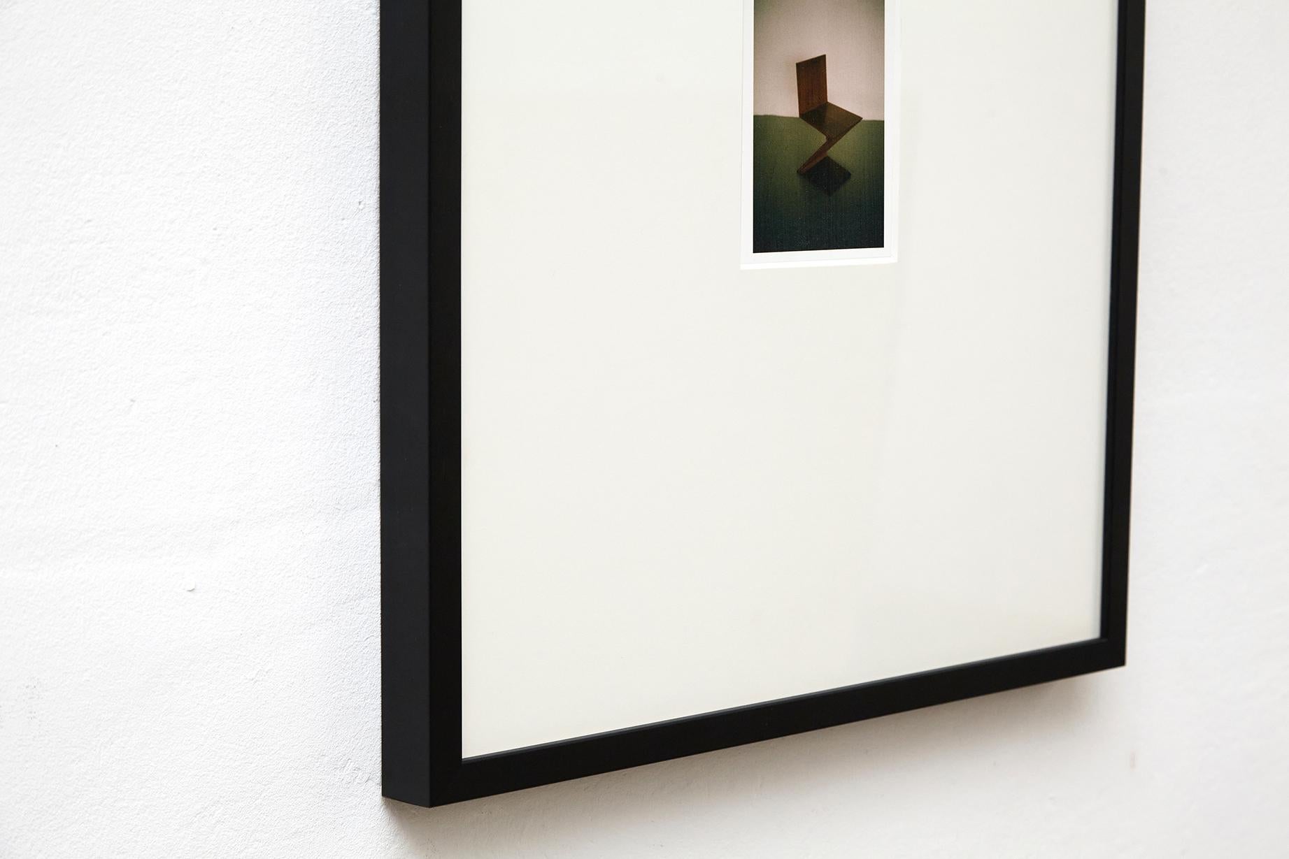 Zig Zag Radiance: Farbfotografie aus der Kollektion „Sit Z“ von David Urbano im Zustand „Gut“ im Angebot in Barcelona, Barcelona