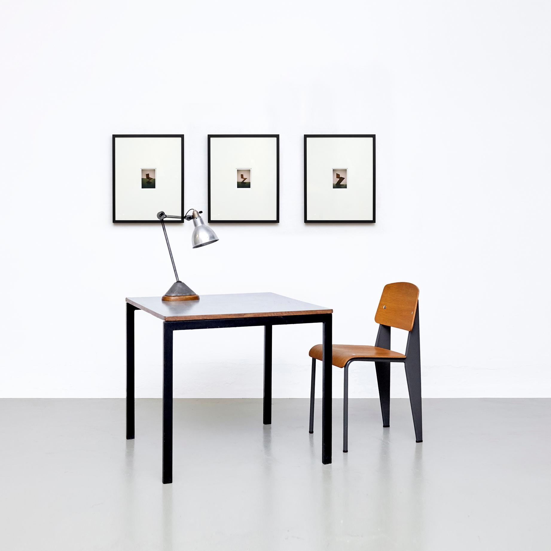 Zig Zag Radiance: Farbfotografie aus der Kollektion „Sit Z“ von David Urbano (Papier) im Angebot
