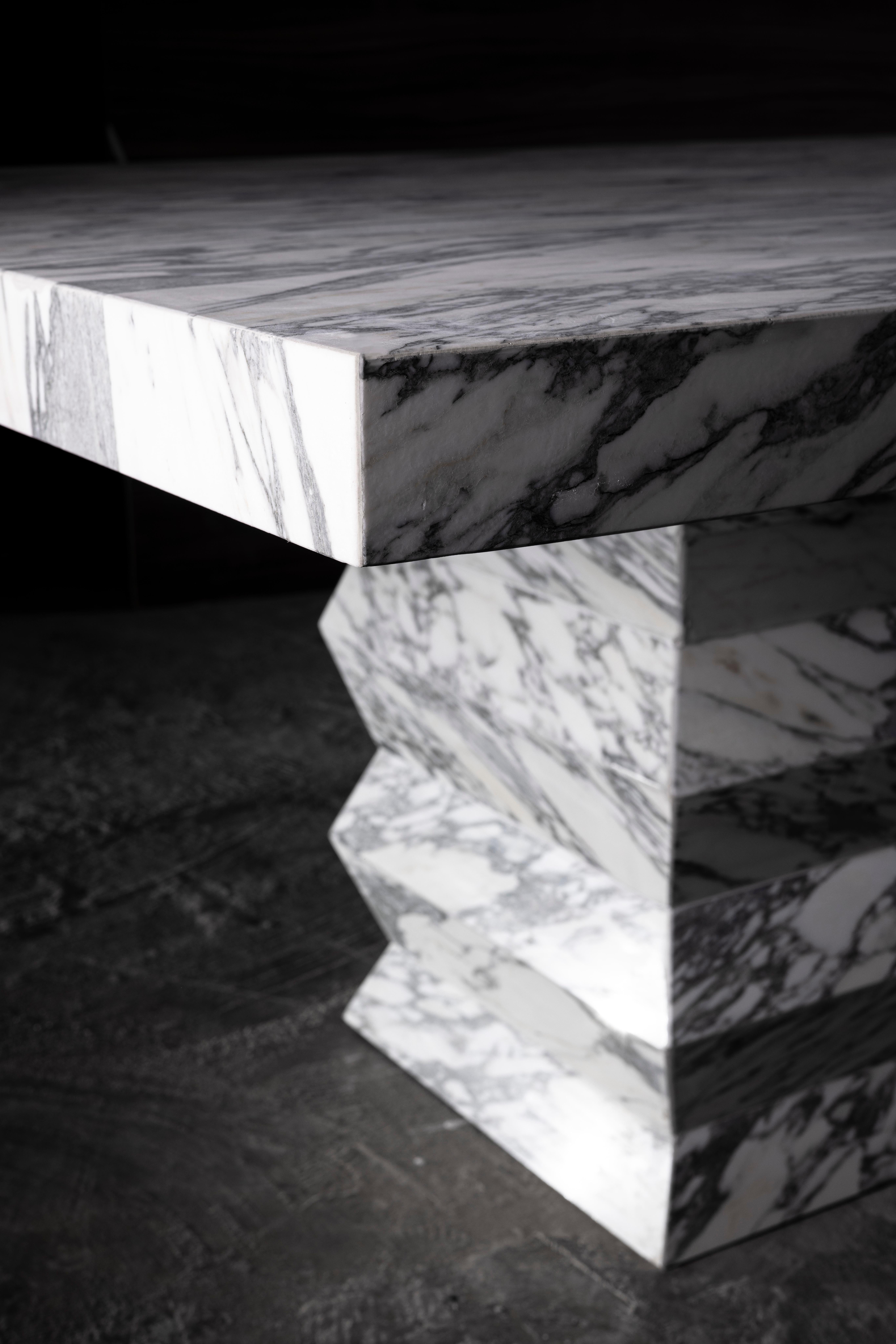 Zig Zag Rectangular Dining Table in Arabescato Marble by No Age Studio In New Condition For Sale In Geneve, CH