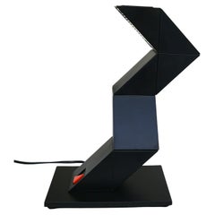 Lampe de bureau Zig Zag par  Shui L. D. Chan, cube rubis Z Lite moderne du milieu du siècle dernier