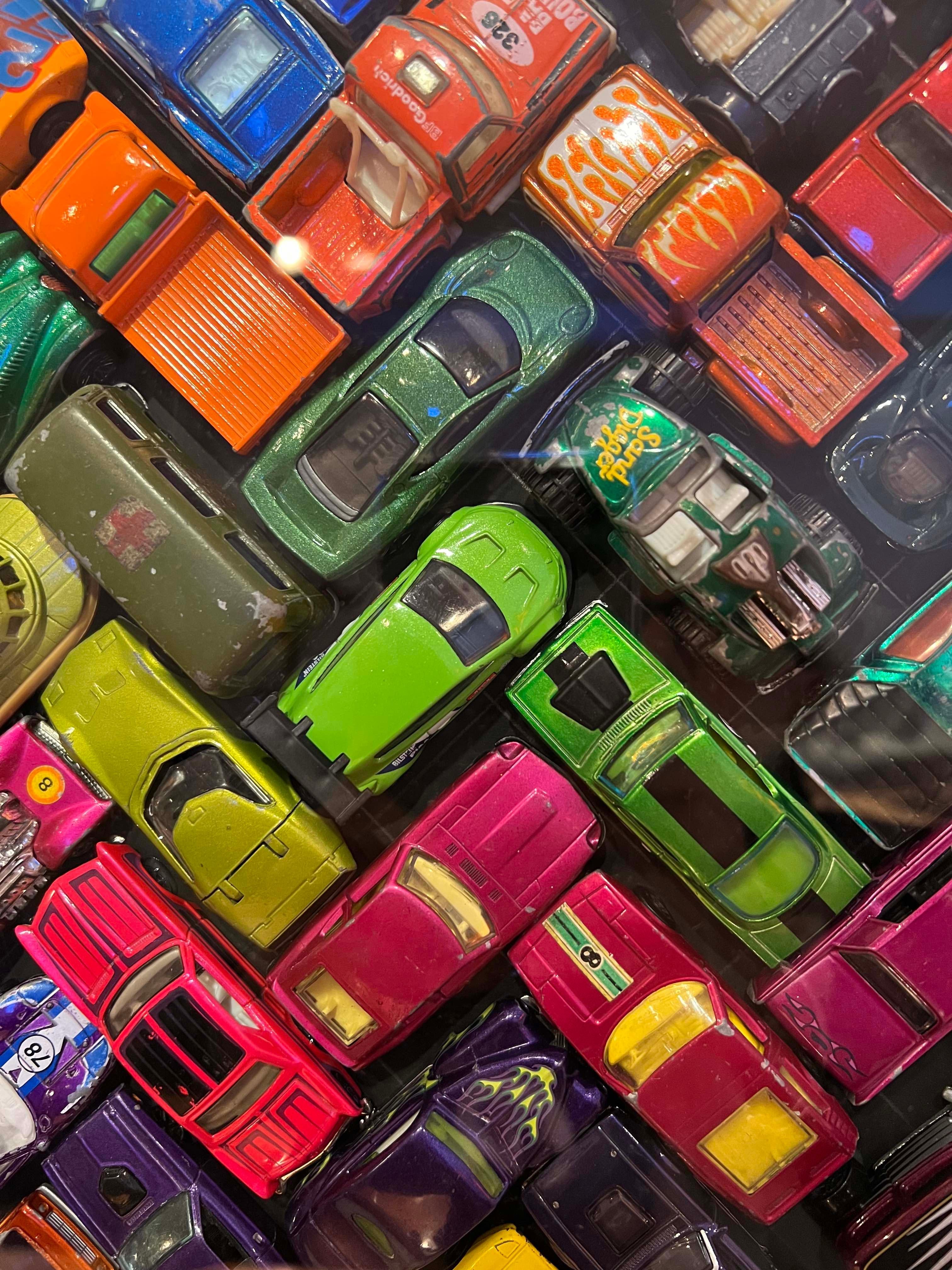 'Zig Zag Twenty Twenty' Cars Sculpture by Laurence Poole In New Condition In London, England
