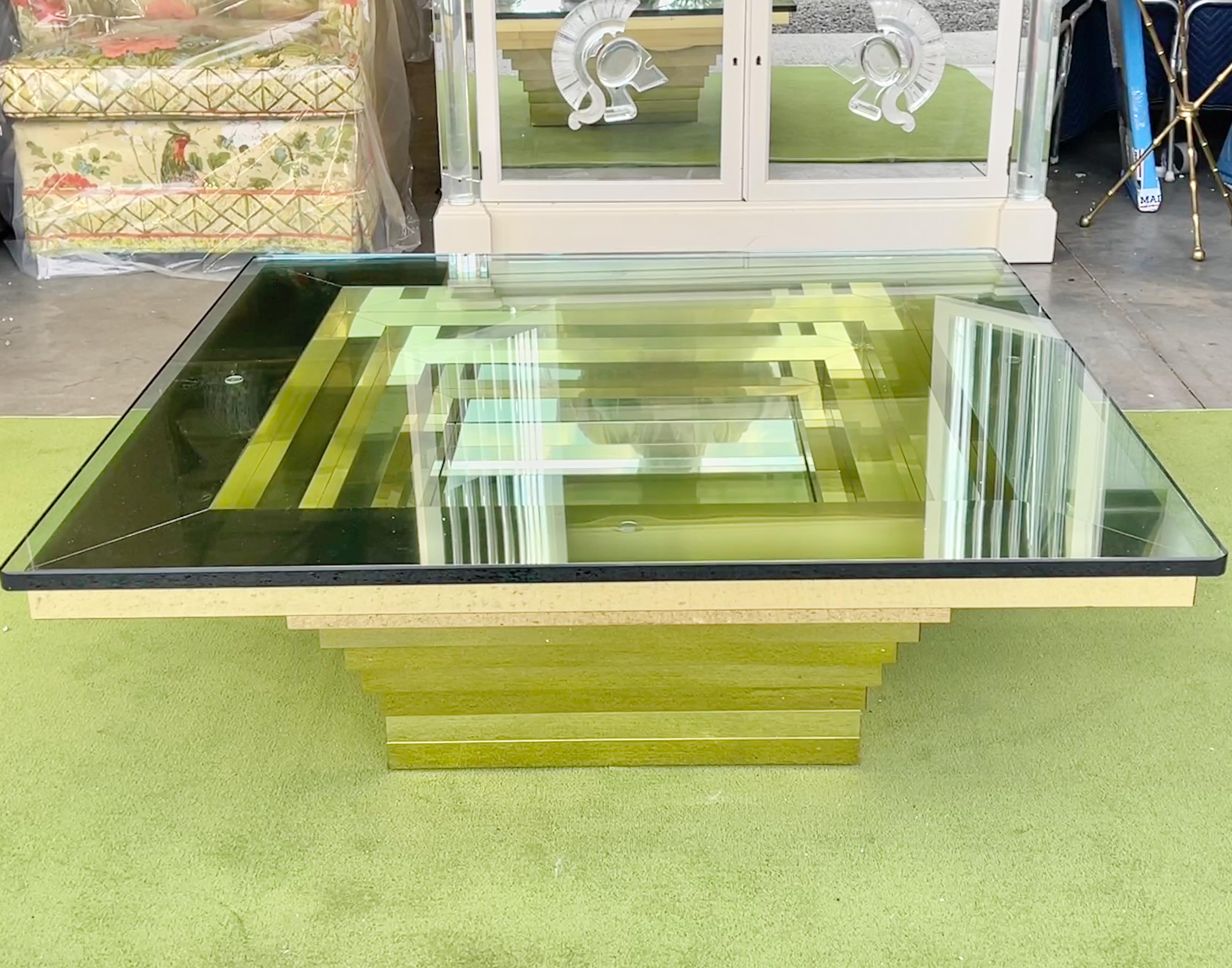 Hollywood Regency Ziggurat Brass Square Cocktail Tables en vente