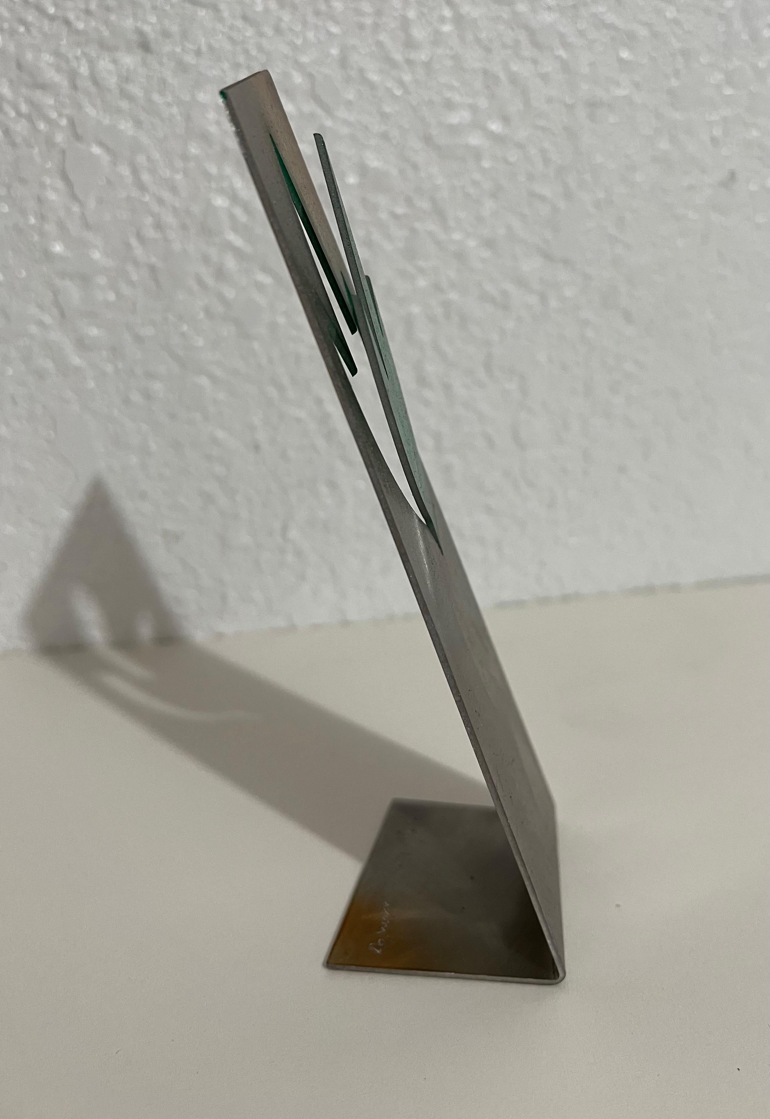 Zigi Ben-Haim,
Escultura de metal
Mano  firmado y fechado Zigi Ben-Haim, 1998 
Sin título, aluminio patinado o acero, 
Dimensiones: 6 
