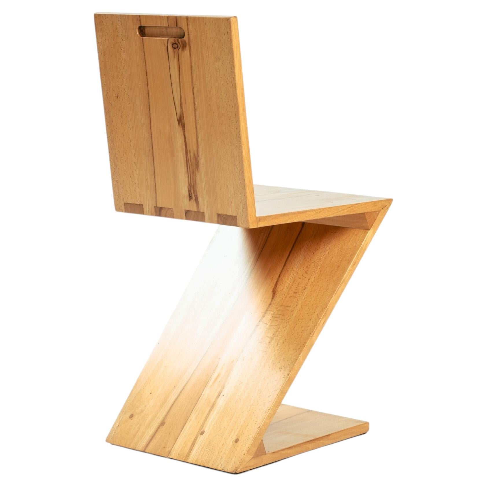 Sedia modernista "Zigzag" in legno di frassino, ispirata al progetto di Gerrit Rietveld, De Stijl, anni '30