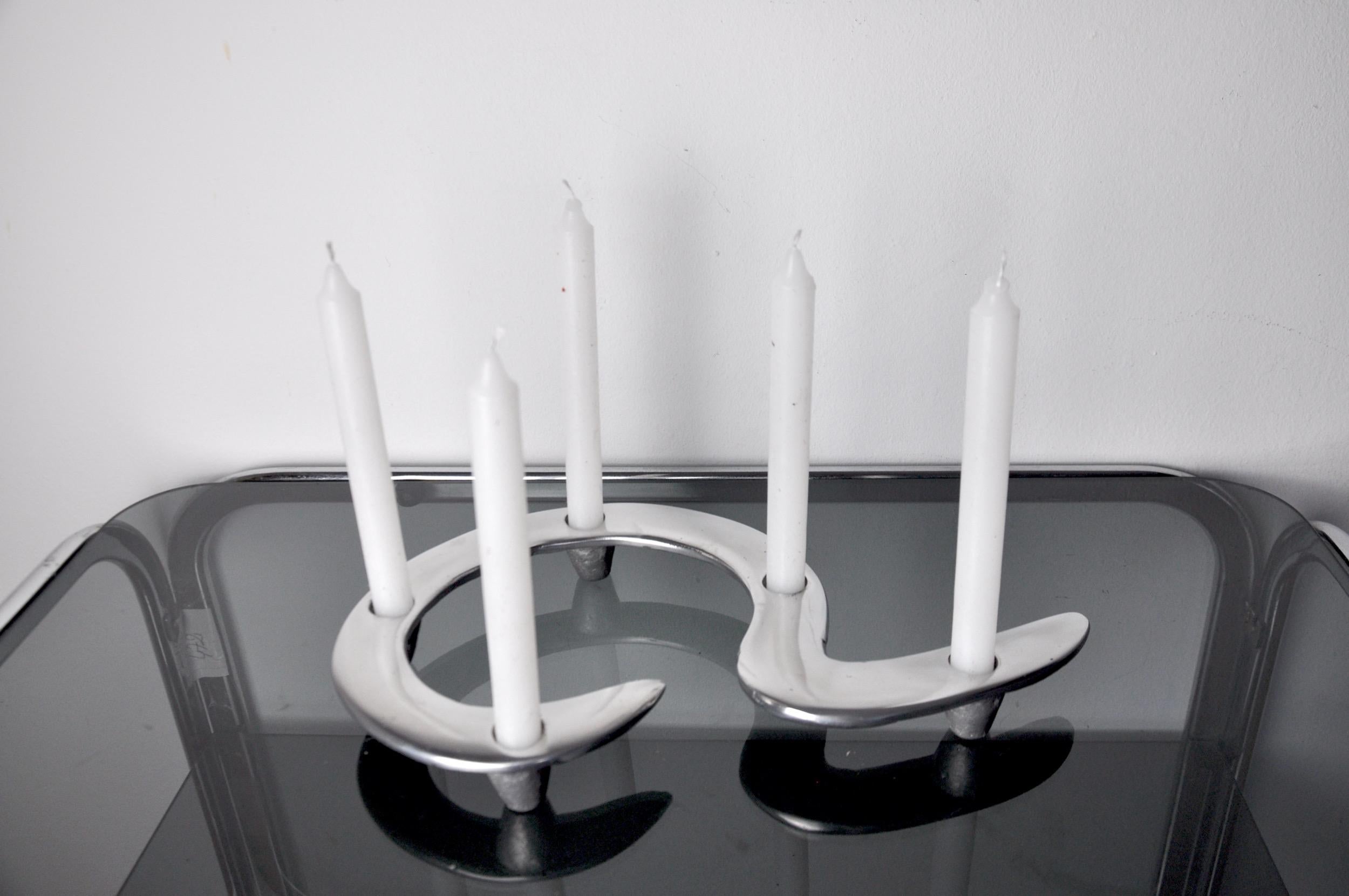 Zigzag candle holder designed and produced by matthew hilton in england in the 1980s.

Brutalist style solid aluminum candlesticks that can accommodate 5 candles.

Beautiful decorative object that will bring a real design touch to your