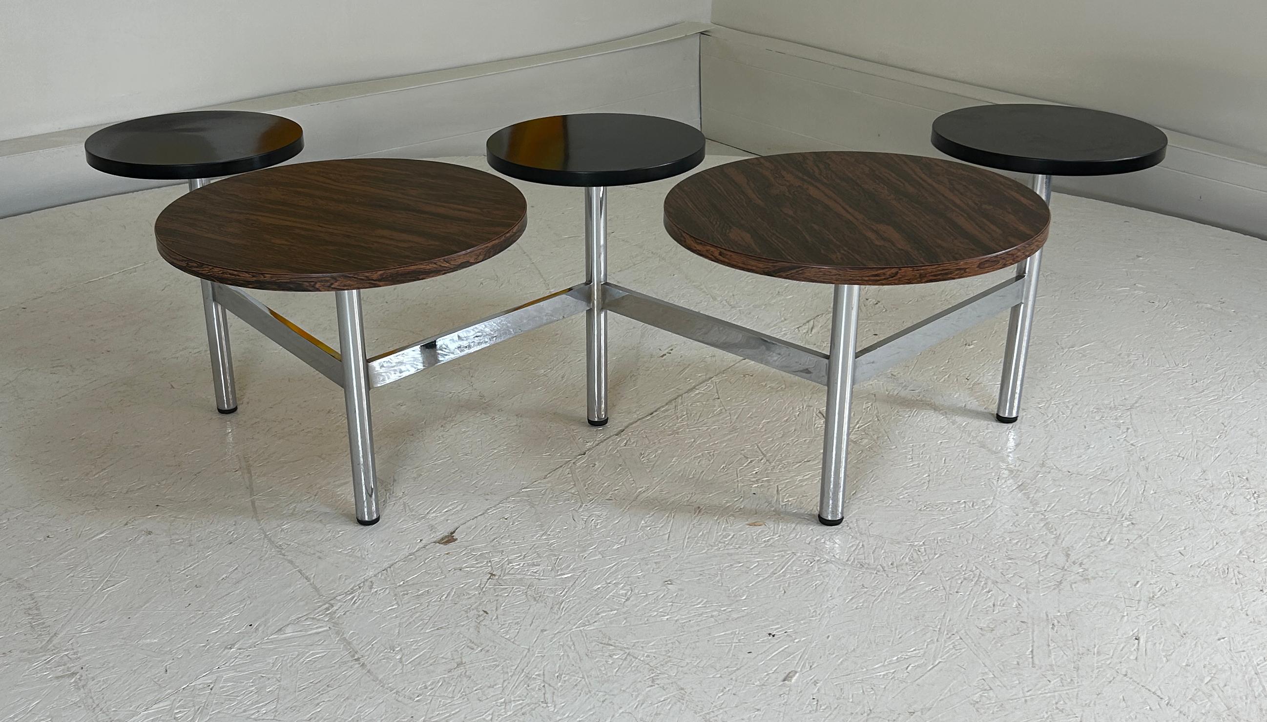 Zigzag coffee table display or seating furniture For Sale 3