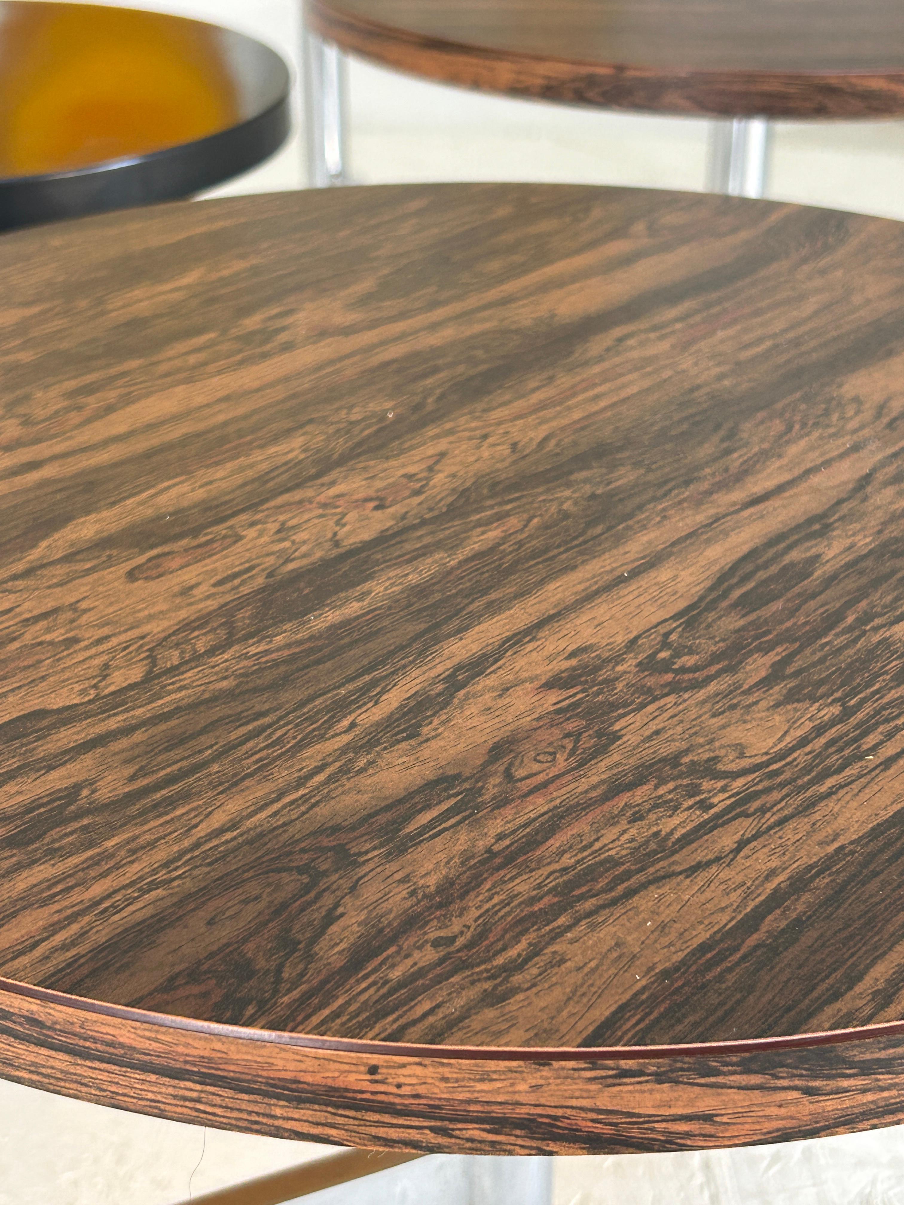 Mid-Century Modern Zigzag coffee table display or seating furniture For Sale