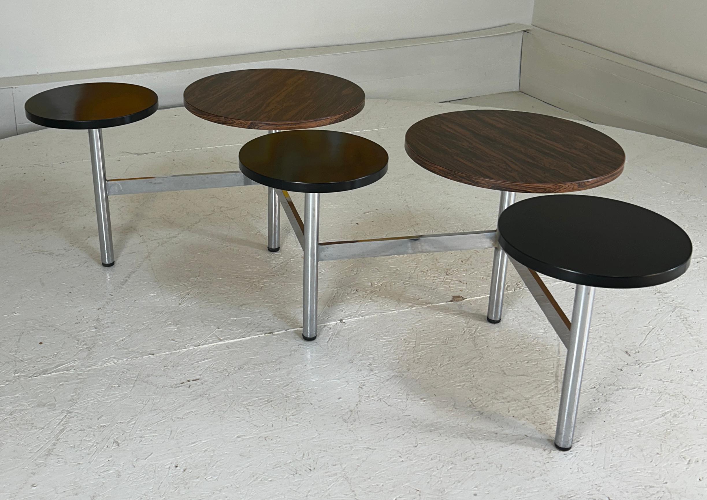 Zigzag coffee table display or seating furniture For Sale 1