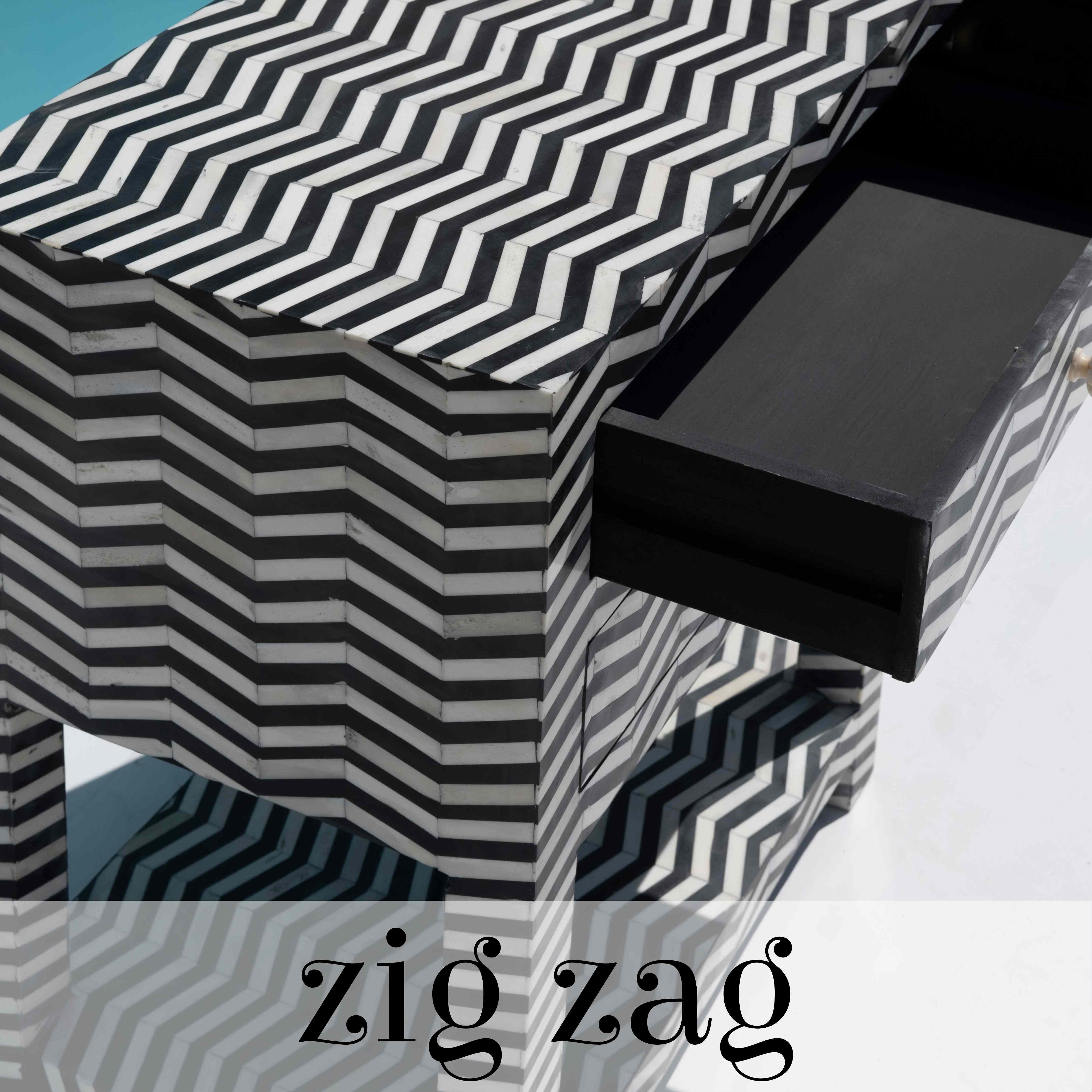 Mid-Century Modern Table de nuit noire Zig Zag en vente