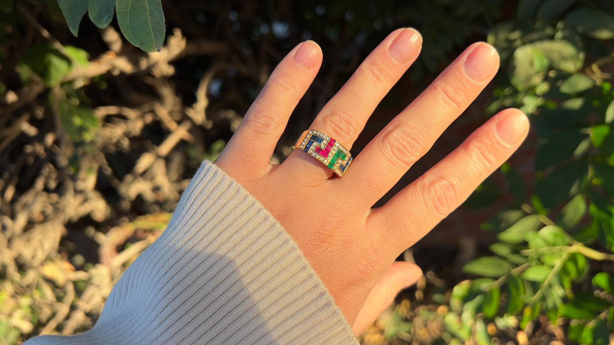Art Deco Zigzag Ring Ruby Emerald Sapphire Diamond 1.60 Carats 18K Yellow Gold For Sale