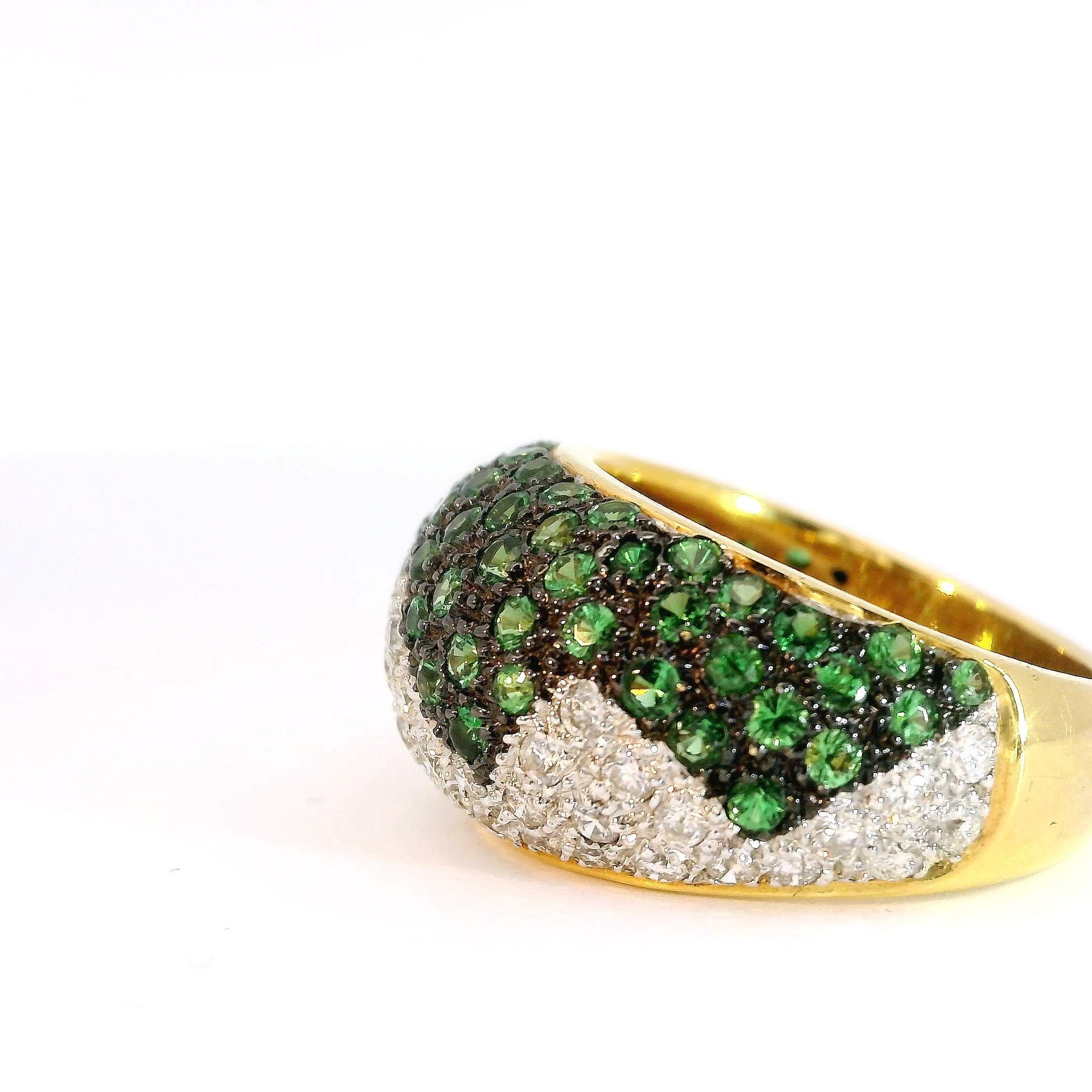 Taille ronde Bague pavée en zigzag de tsavorites et de diamants en or jaune 18K en vente