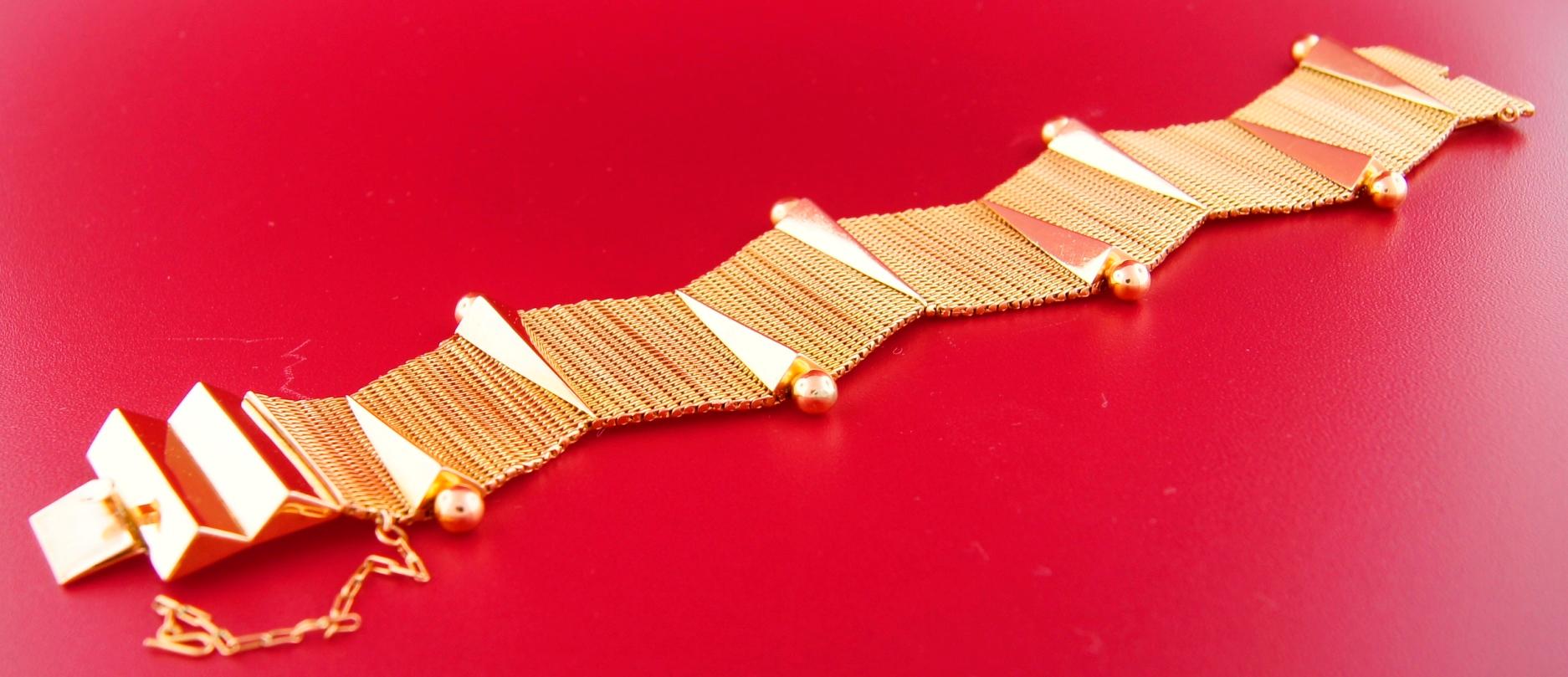 Vintage 18k Yellow Gold Retro Bracelet In Good Condition For Sale In Beverly Hills, CA