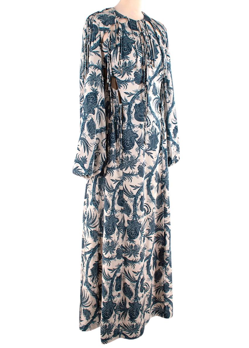 Maxi Vestido de Satén Estampado China Azul Zimmerman
 

 - Bata de satén fluido, con un estampado integral azul que recuerda a los estampados de porcelana azul
 - Cuello redondo con recortes y lazos rouleaux rematados con toggles metálicos plateados