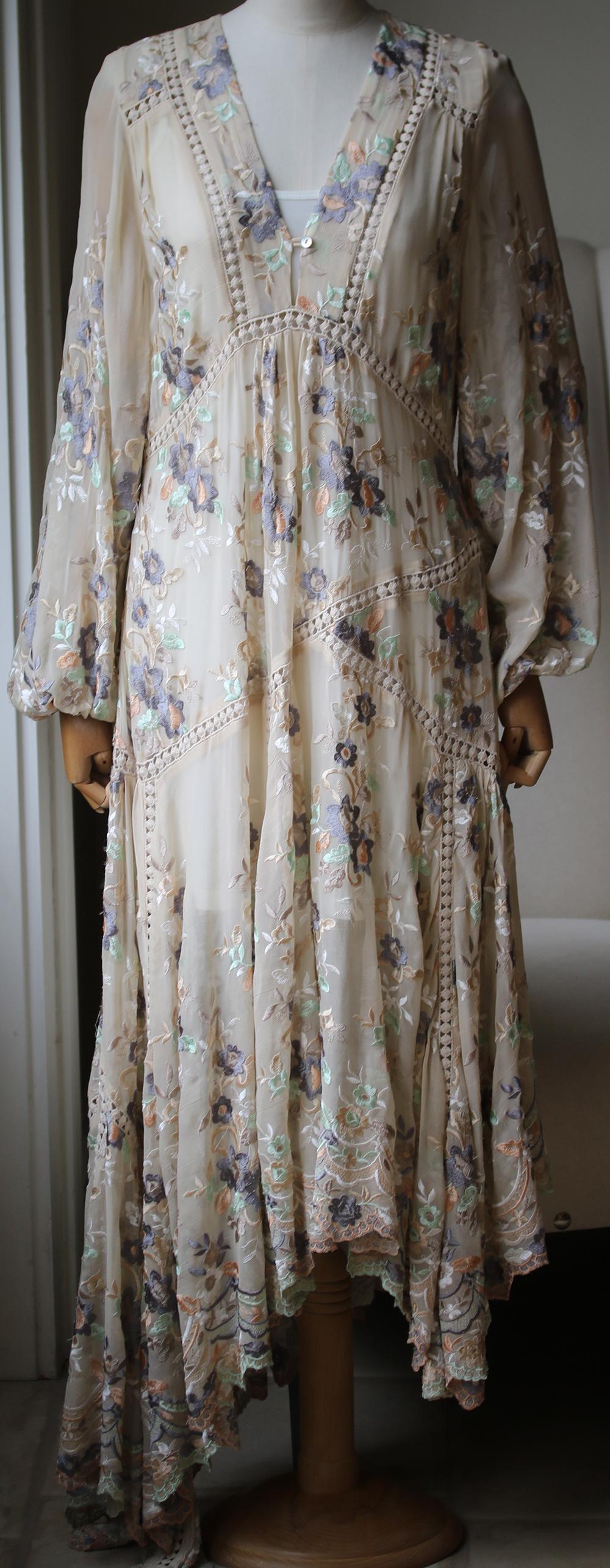 Constructed from cotton embroidered silk georgette, Zimmermann's Anais Antique dress casts a beautiful, billowing bohemian silhouette. The relaxed fit is exquisitely detailed with delicate floral embroidery and a breezy scalloped hem – perfect for