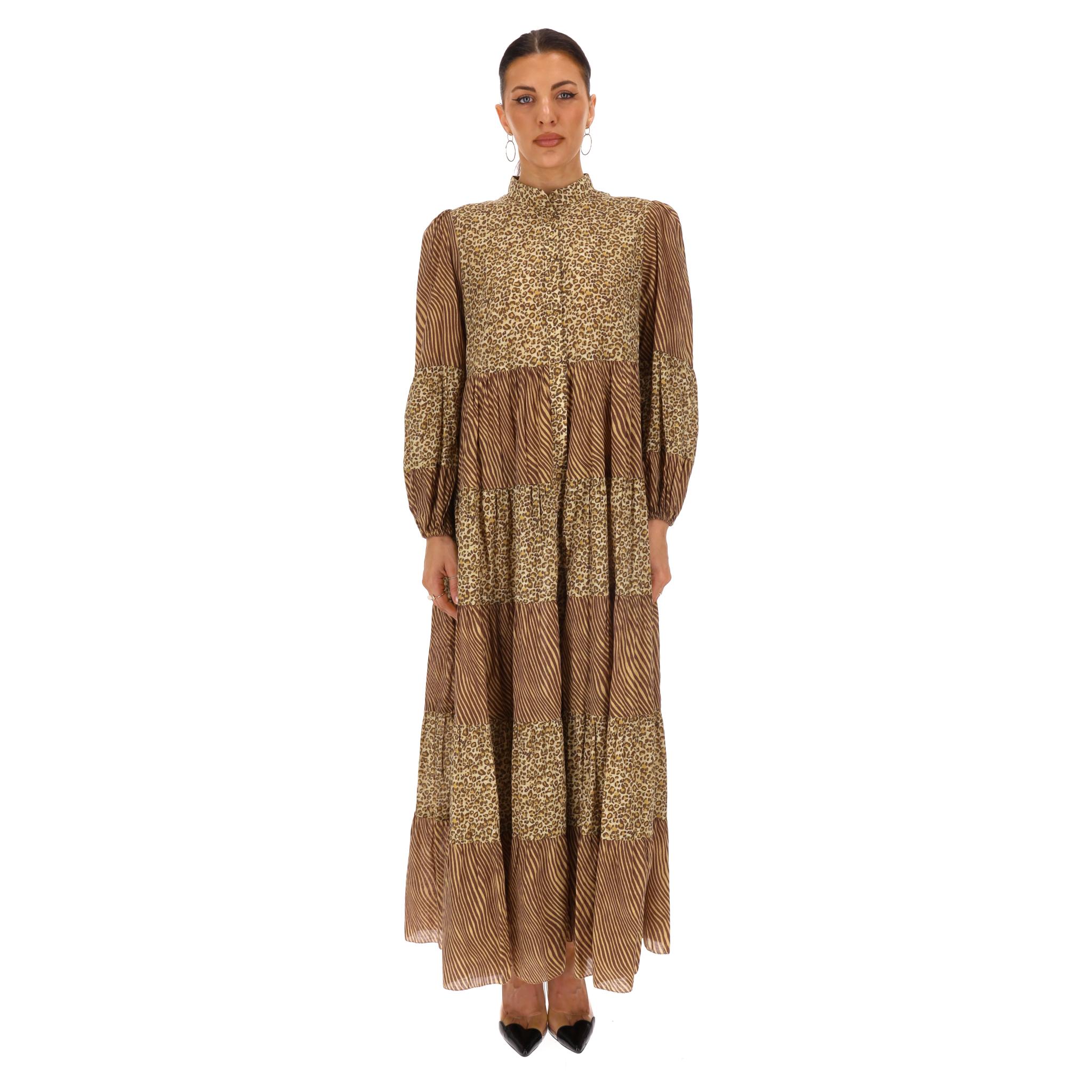 Maxi abito in cotone con stampa animalier di Zimmermann

Abito marrone 'Empire' con stampe leopardate e zebrate all-over.

Caratterizzato da Silhouette a strati, collo alto, chiusura con bottoni e maniche a palloncino con polsini