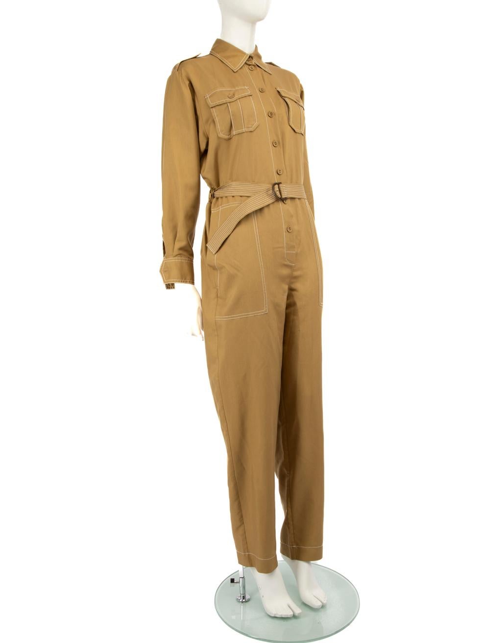 CONDIT ist sehr gut. Kaum sichtbare Abnutzungserscheinungen am Overall sind bei diesem gebrauchten Zimmermann Designer-Wiederverkaufsartikel zu erkennen.
 Einzelheiten
 Beige
 Seide
 Jumpsuit
 Lange Ärmel
 Dehnbar
 Elastischer Bund
 Verstellbarer