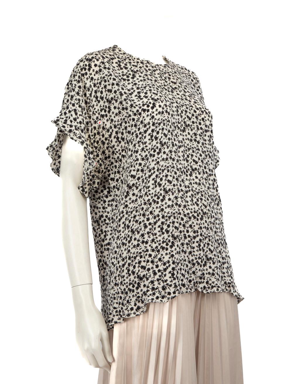 CONDITION is Good. Minor wear to top is evident. Discolouration marks on the armholes and neckline on this used Zimmermann designer resale item.
 
 Details
 
 
 Black
 
 Silk
 
 Blouse
 
 Short sleeves
 
 Floral pattern
 
 Ruffle trim
 
 Round neck

