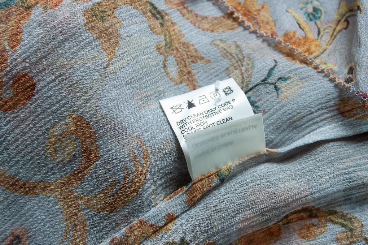 Zimmermann, maxi abito increspato con stampa floreale grigio in vendita 1