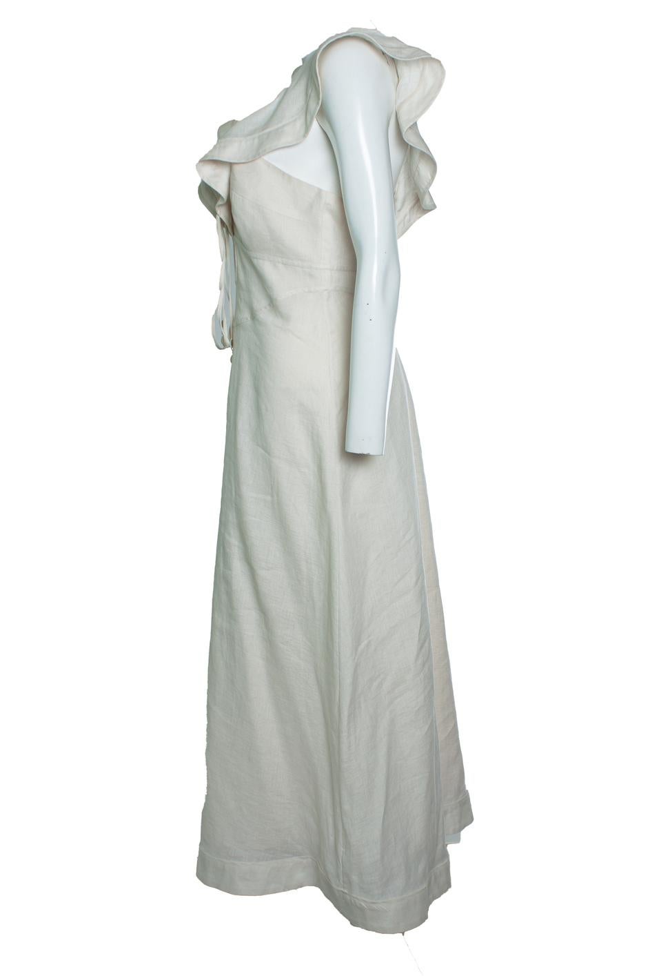 Zimmermann, Halcyon cutout ruffled shell-embellished linen dress in cream. The item is in excellent condition.

CONDITION: very good condition

SIZE: 3 - L

MEASUREMENTS: length 135 cm, width 42 cm, waist 38 cm

MATERIAL: 100% linen

CARE: dry