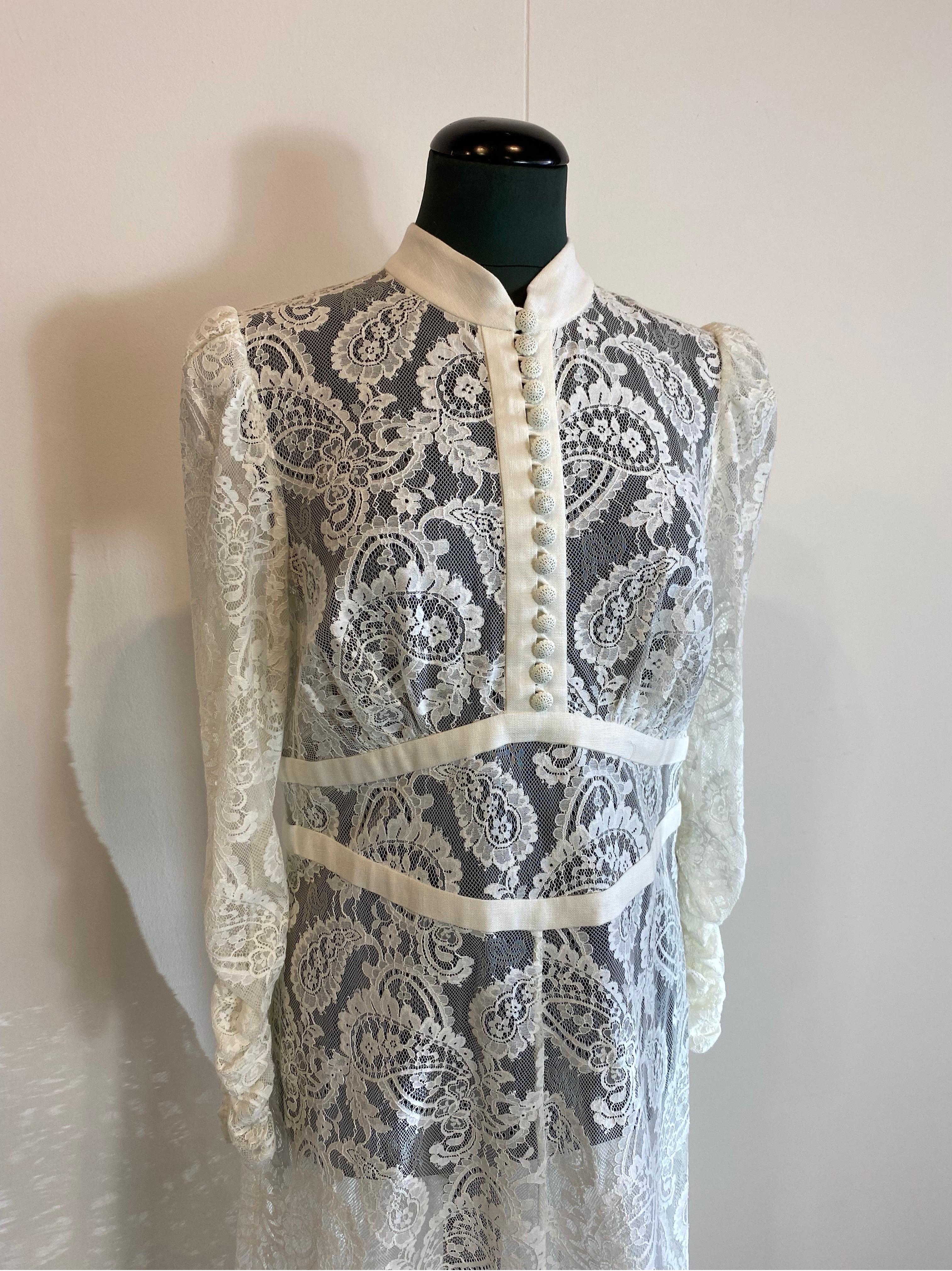 Zimmermann long white lace dress 
Long midi dress. Zimmermann Collection 2022-23.
Suitable for brides. Shank buttons and paisley pattern. 
Size 4.48Ita.
Shoulder 40 
Bust 43
Sleeve length 65
Length 135
In excellent condition, shows signs of normal