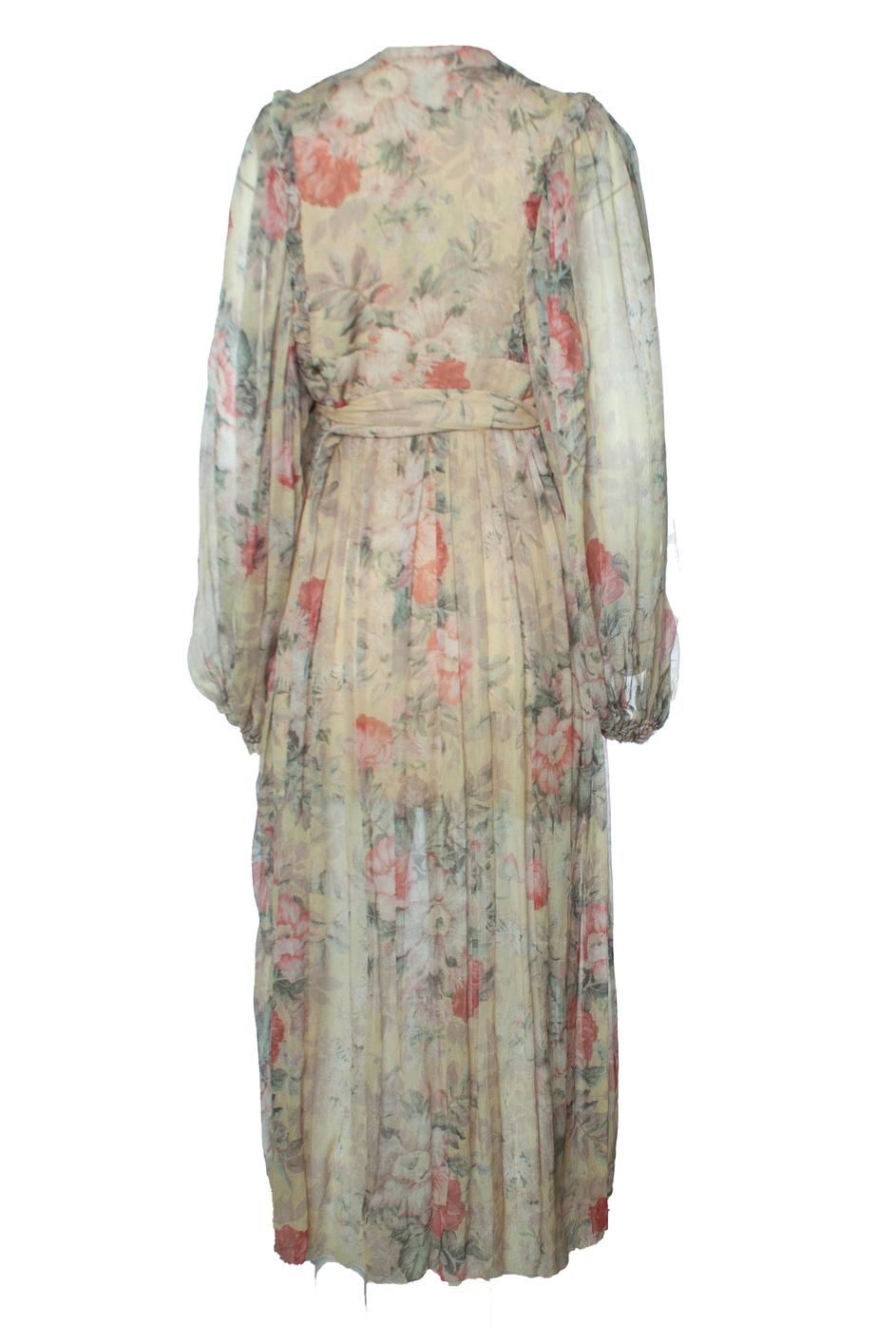 Zimmermann, vestido envolvente floral mostaza Melody. El artículo es nuevo, no se ha usado.

ESTADO: nuevo - sin usar

TALLA: 3 - L

MEDIDAS: largo 138 cm, ancho 40 cm, cintura 42 cm, ancho de hombros 50 cm, largo de mangas 62 cm

MATERIAL: 100%