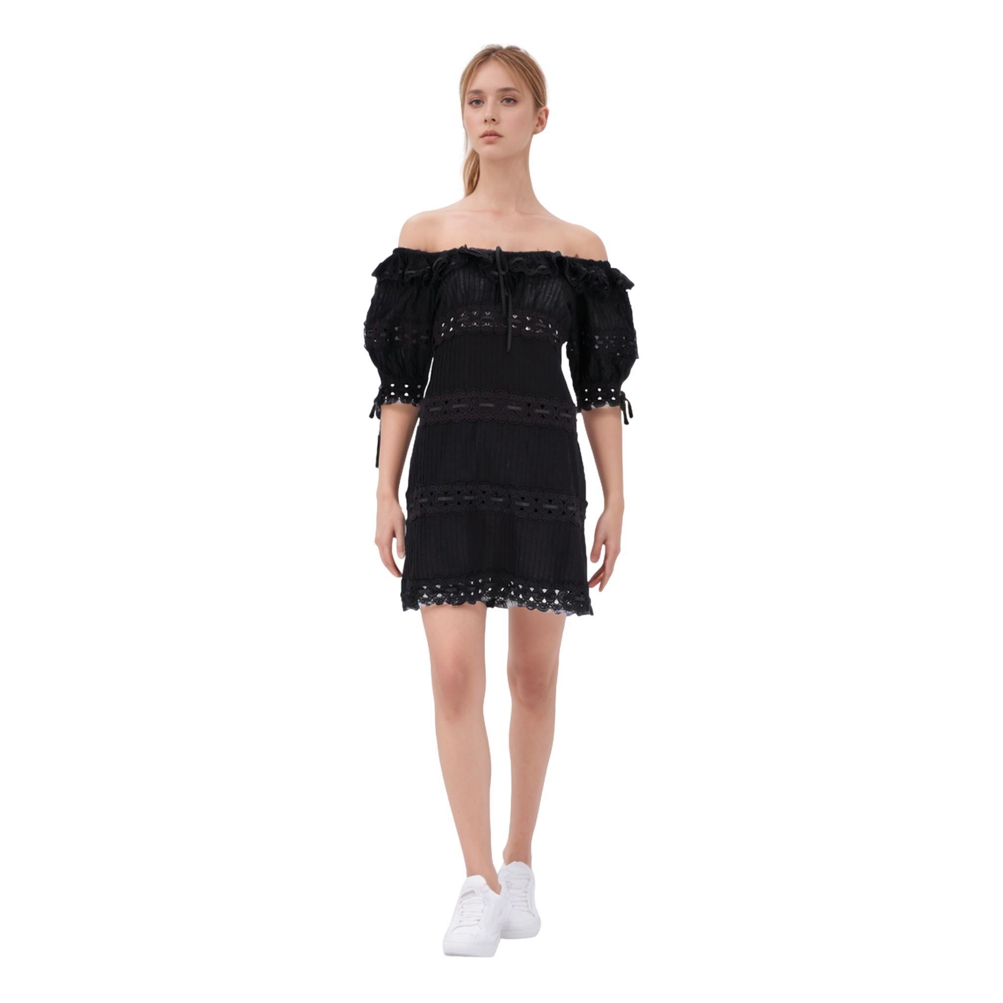 Zimmermann Off-Shoulder Lace Detailed Cotton Dress

Black panelled mini dress with decorative lace ruffle design.

Featuring tie-up detail to the short sleeves and neckline. Rrp £620

Size – 1

Condition – Very Good

Composition – 100% Cotton