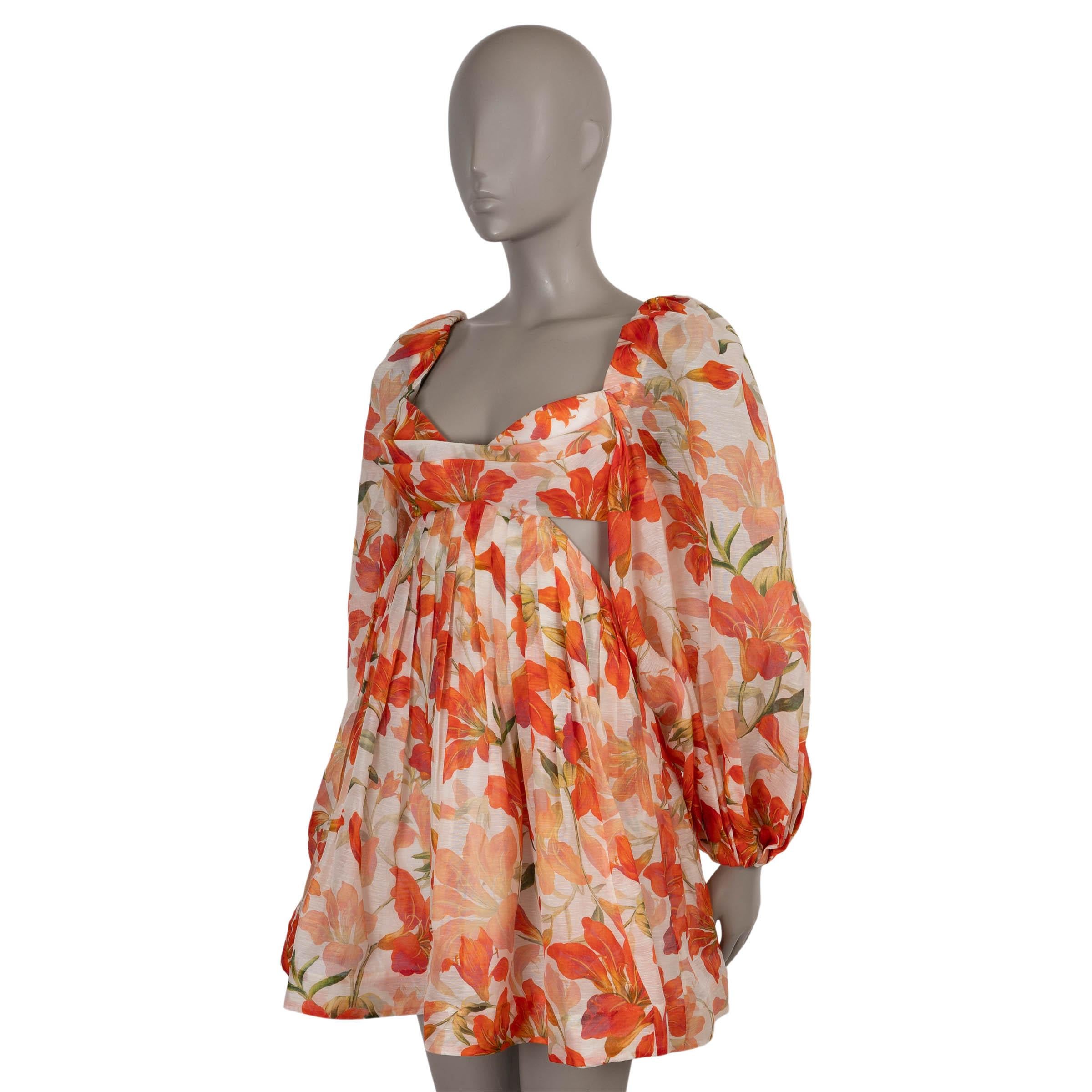 Cette robe Tranquility de Zimmermann, 100% authentique, est confectionnée en voile blanc de lin (53%) et de soie (47%) avec un imprimé floral Red Lily. Conçue dans une silhouette empire, elle présente un corsage découpé de style bralette avec un dos