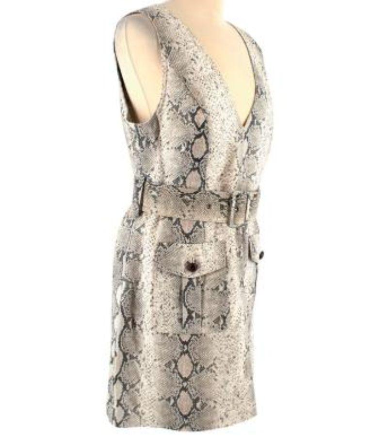 Zimmermann Snake Print Linen Skater Dress

- Mid weight
- Soft linen
- All over snake print
- V neckline
- Sleeveless 
- A line
- Patch pockets with button
- Belt fastening 
- Back zip fastening 
- Lined with grey silk

Materials:
Shell:
100% Linen