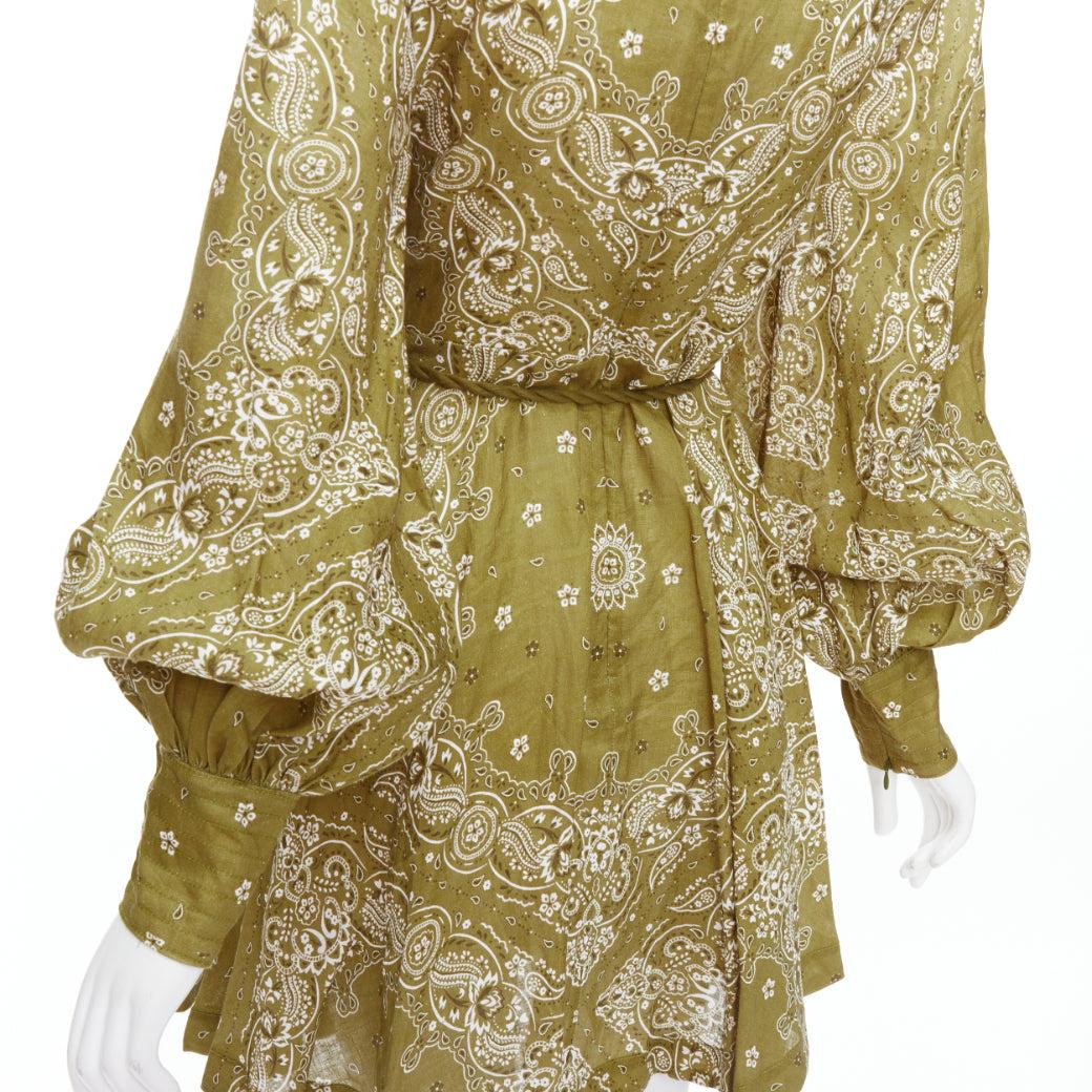 Zimmermann Greene & Greene in lino con stampa paisley e cintura, mini abito US4 S
Riferimento: KNLM/A00390
Marchio: Zimmermann
Model: Viola
Materiale: Lino
Colore: Khaki, Whiting
Modello: Paisley
Chiusura: bottone
Dettagli extra: Le silhouette