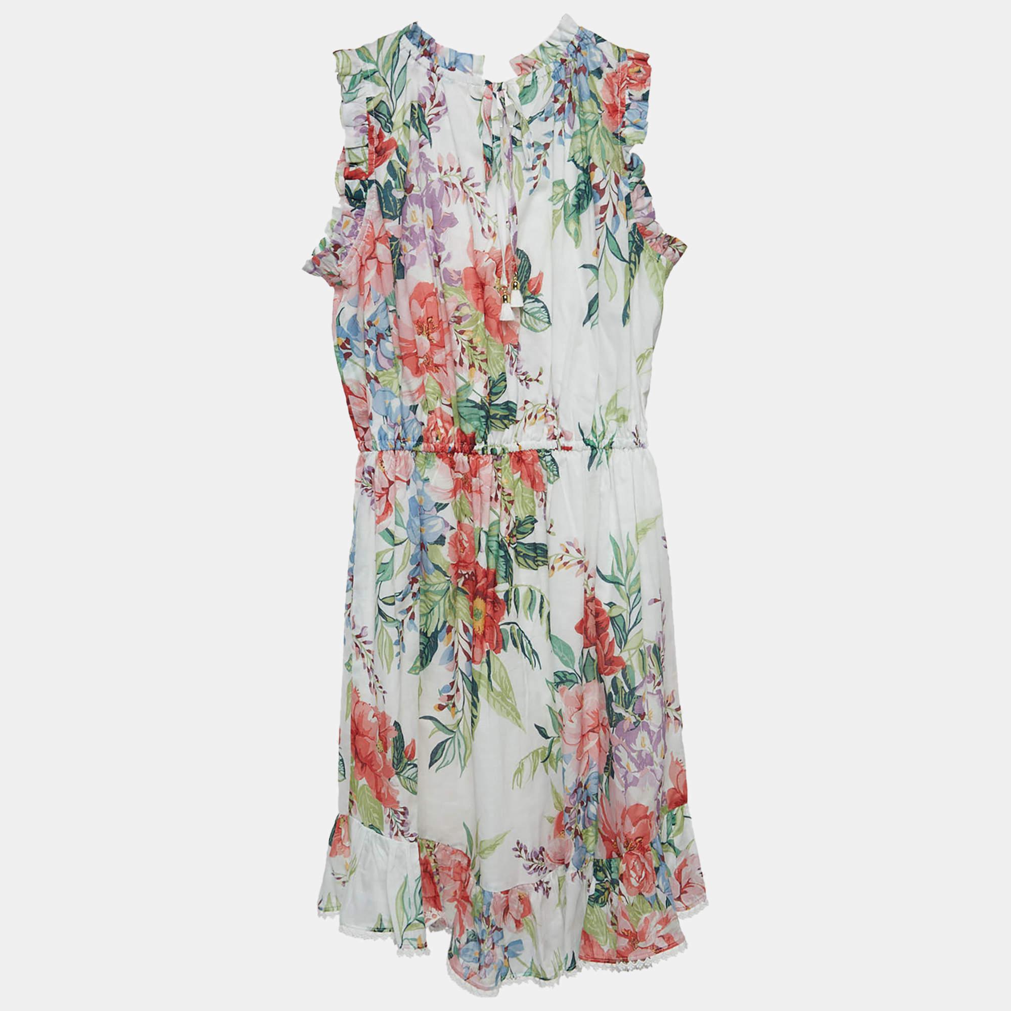 Cette robe Zimmermann dégage un charme féminin grâce à son délicat motif floral. Confectionnée en coton respirant, cette robe présente une silhouette flatteuse, des détails complexes et une teinte blanche, ce qui en fait le choix idéal pour un