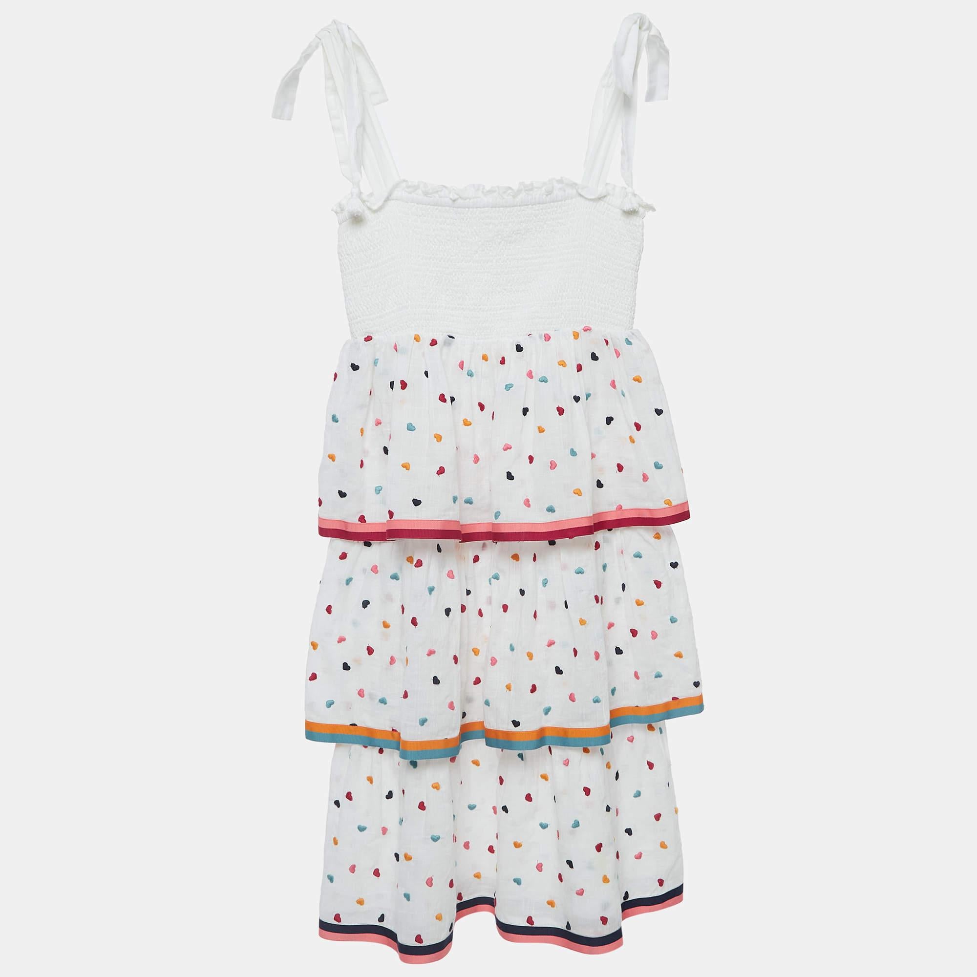 Pour votre enfant, nous vous proposons cette jolie robe Zimmermann en coton doux dans une teinte blanche. Il est orné d'adorables imprimés en forme de cœur sur toute sa surface et de liens sur les bretelles des manches. Associez la robe à des