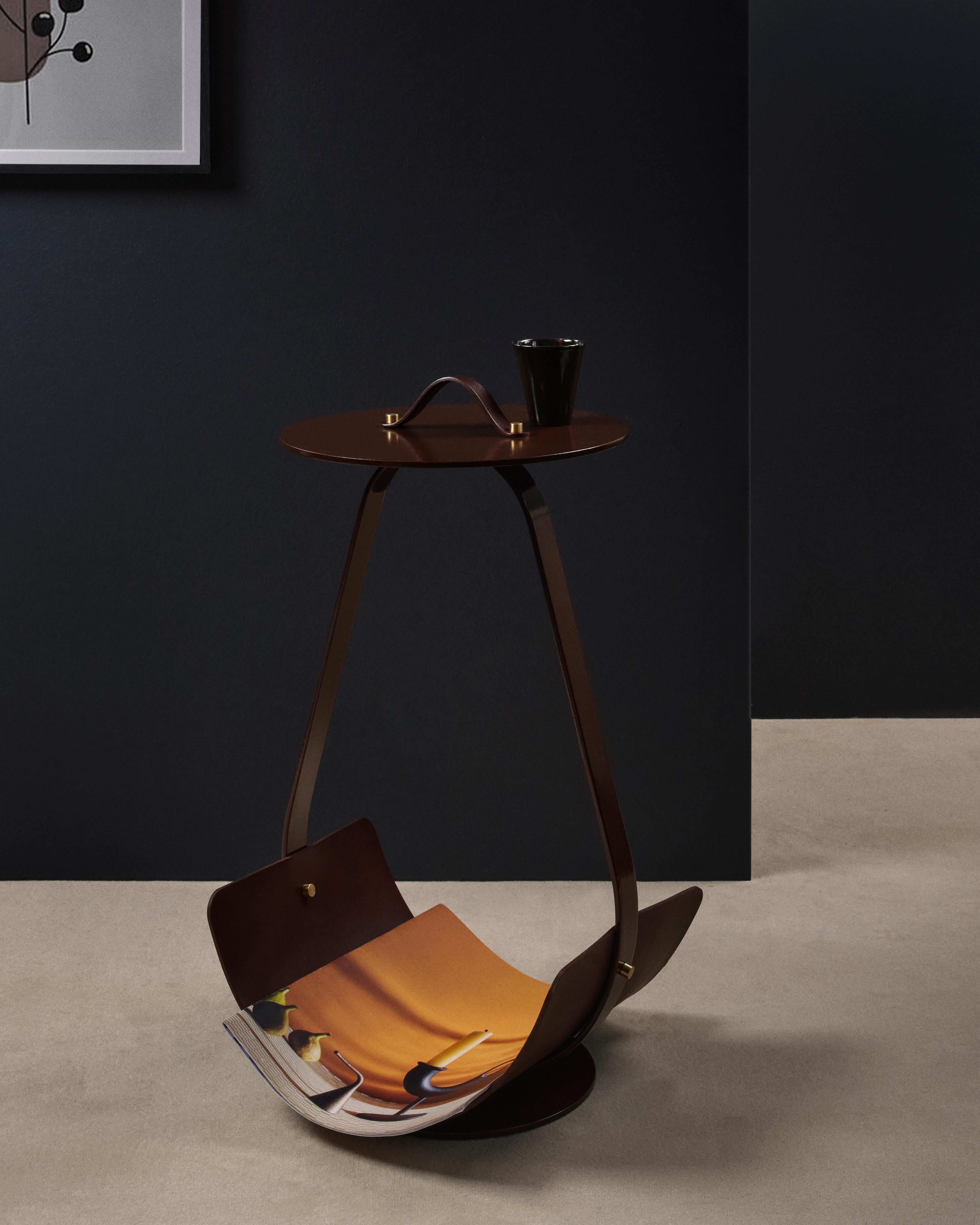 Mesa baja Zin de cuero curtido vegetal marrón oscuro y acero by UNIQKA Turco en venta