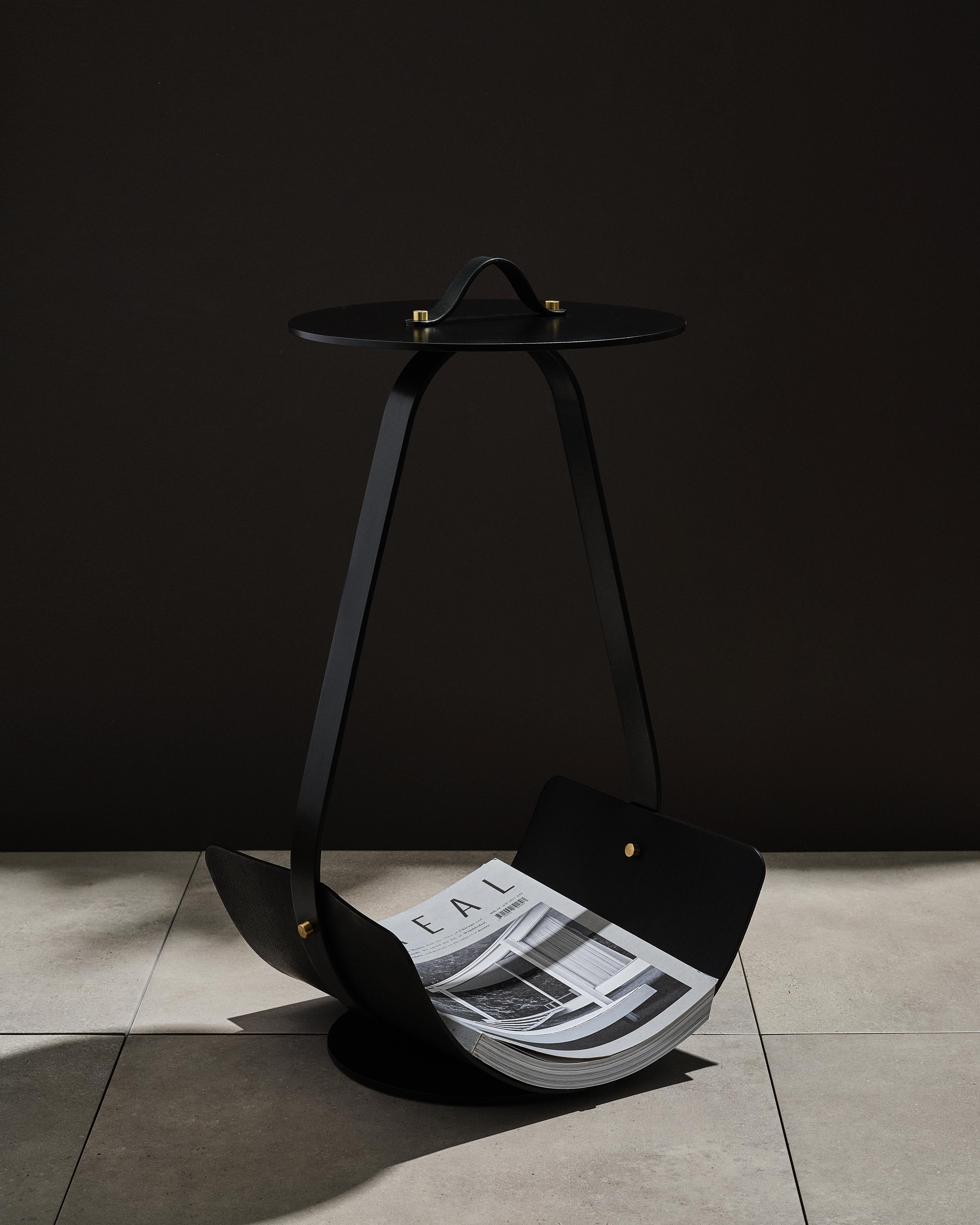 Mesa baja Zin de cuero curtido vegetal marrón oscuro y acero by UNIQKA en venta 1