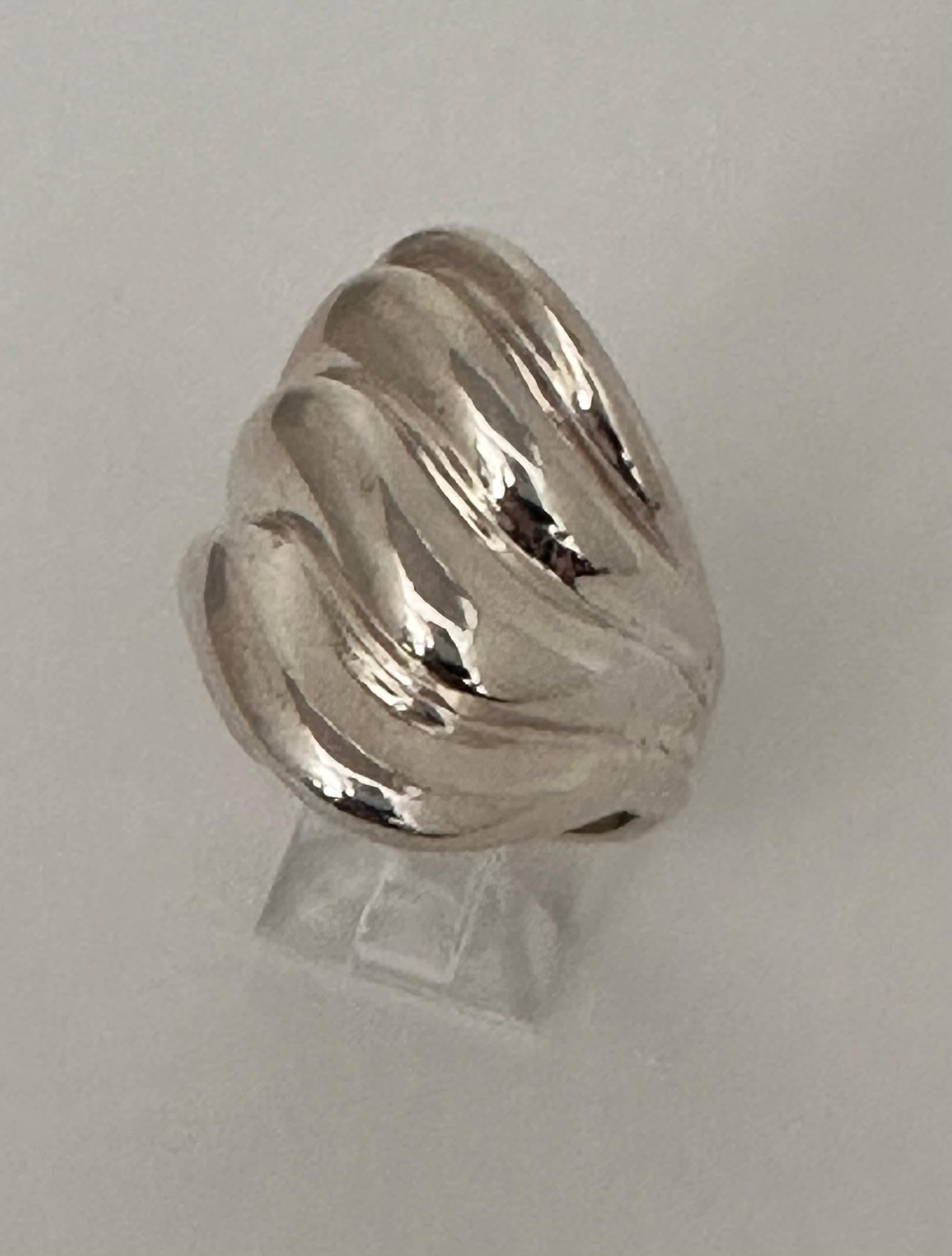 Artisan ZINA ~ Sterling Silver .925 ~ ZINA ~ Large 26mm x 22mm ~ Wave Ring ~ Size 7 1/4 For Sale