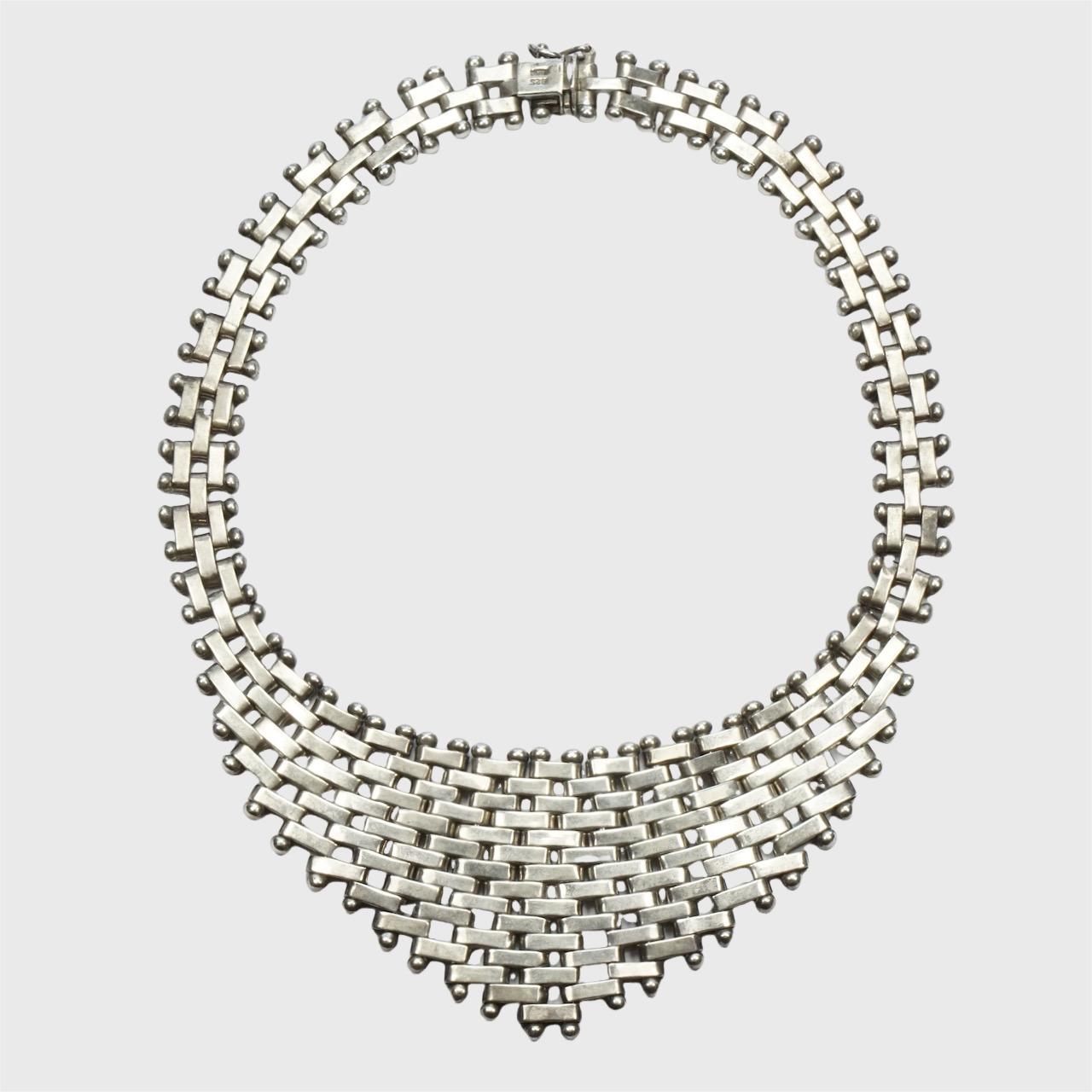 Zina, collana in argento 925 con link e ball, che si fa notare per le sue caratteristiche. in vendita 1