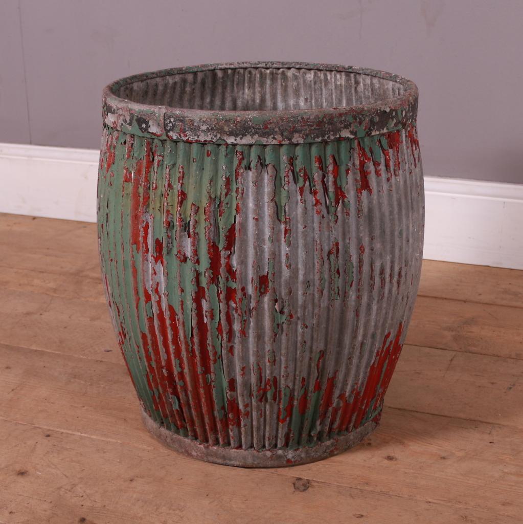 Early 20th C zinc dolly tub planter with traces of original paint. 1920.

Dimensions
19 inches (48 cms) High
18 inches (46 cms) Diameter.

 