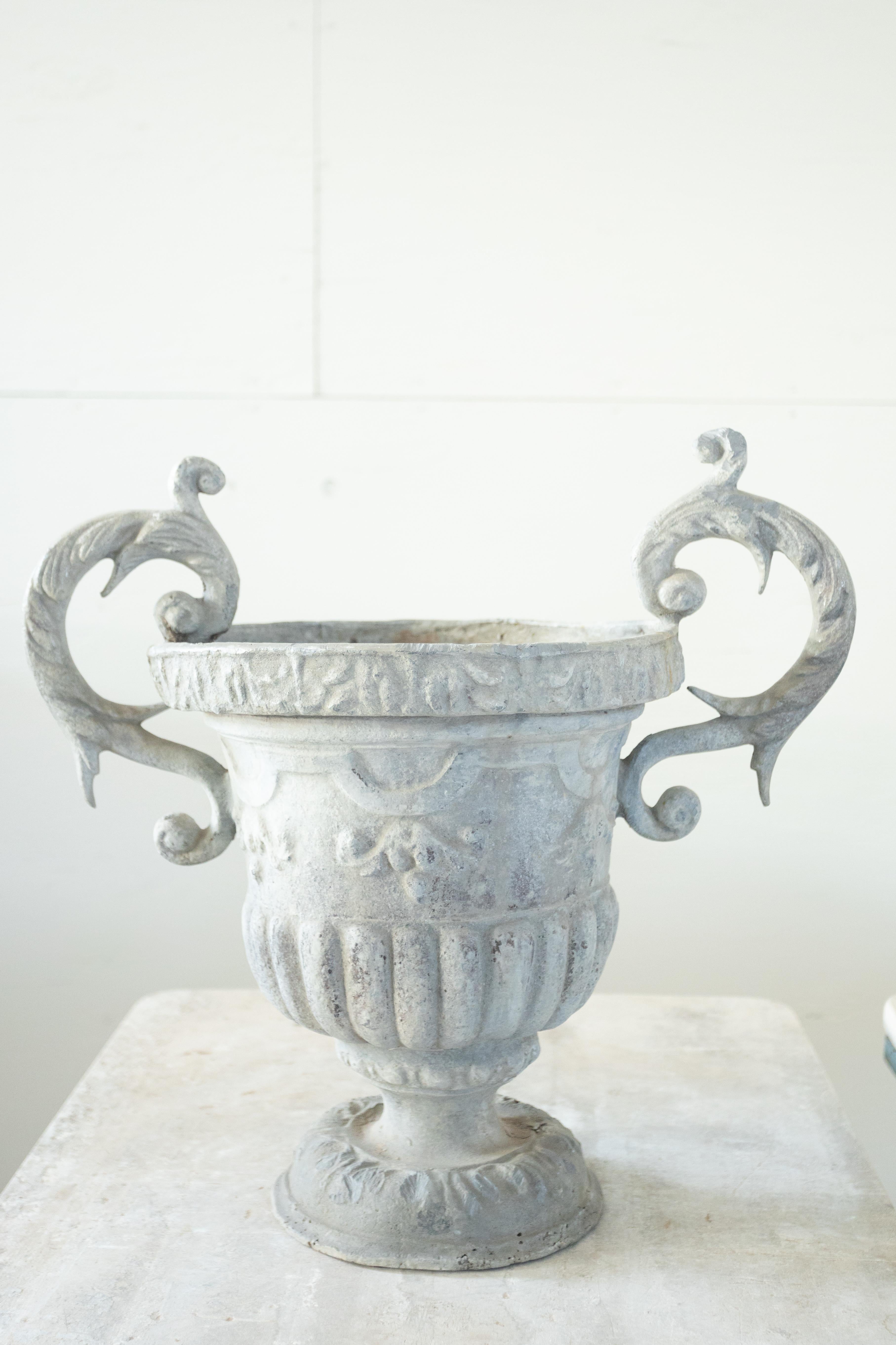 XIXe siècle Urnes en zinc en vente